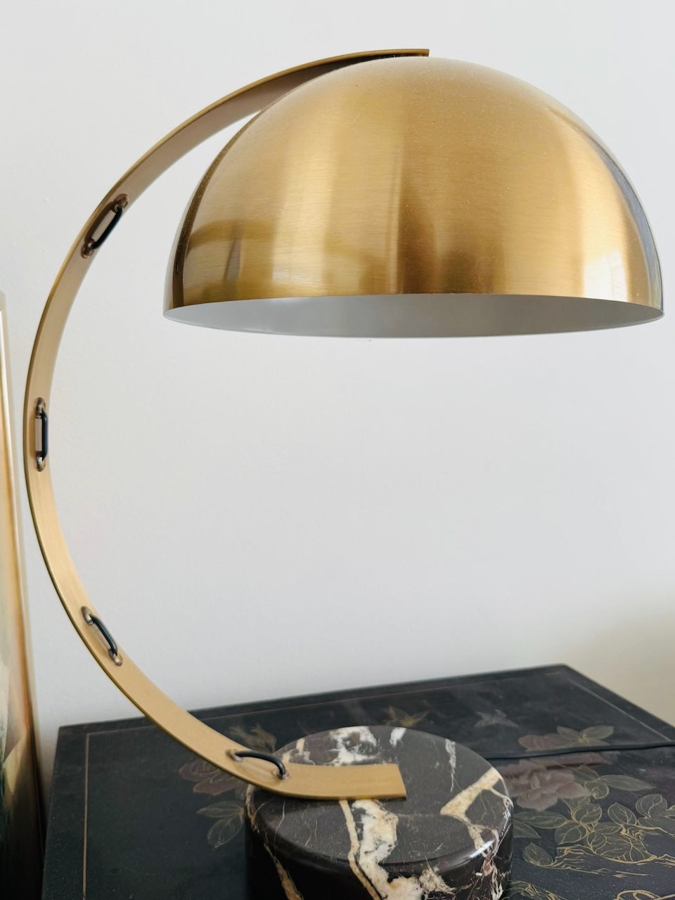 68a44b28a76e766b79698fbf_brass-lamp2_1775636942838.jpeg