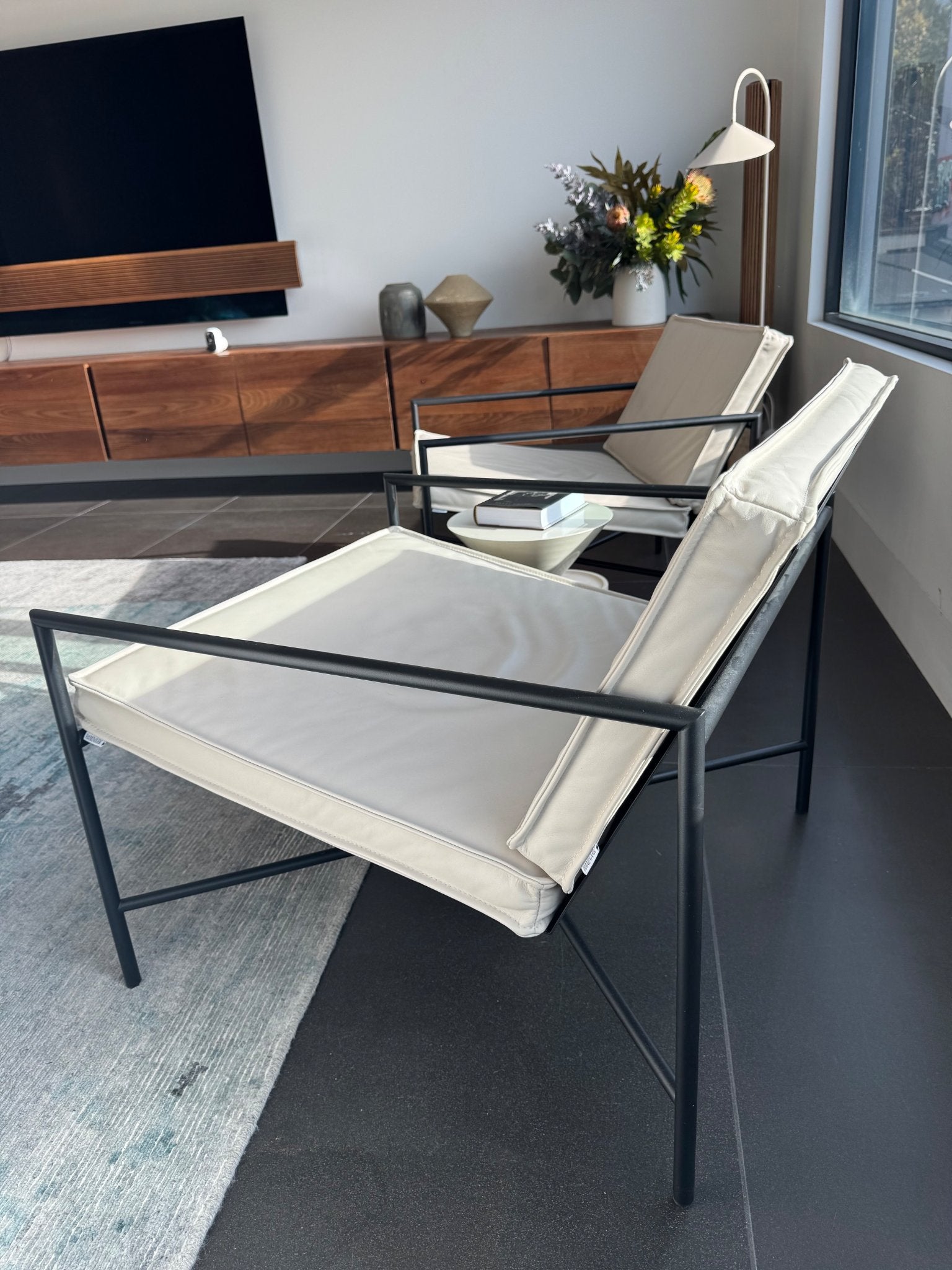 68a44b28a76e766b79698fbf_handvark-chairs-4_1778220684411.jpeg