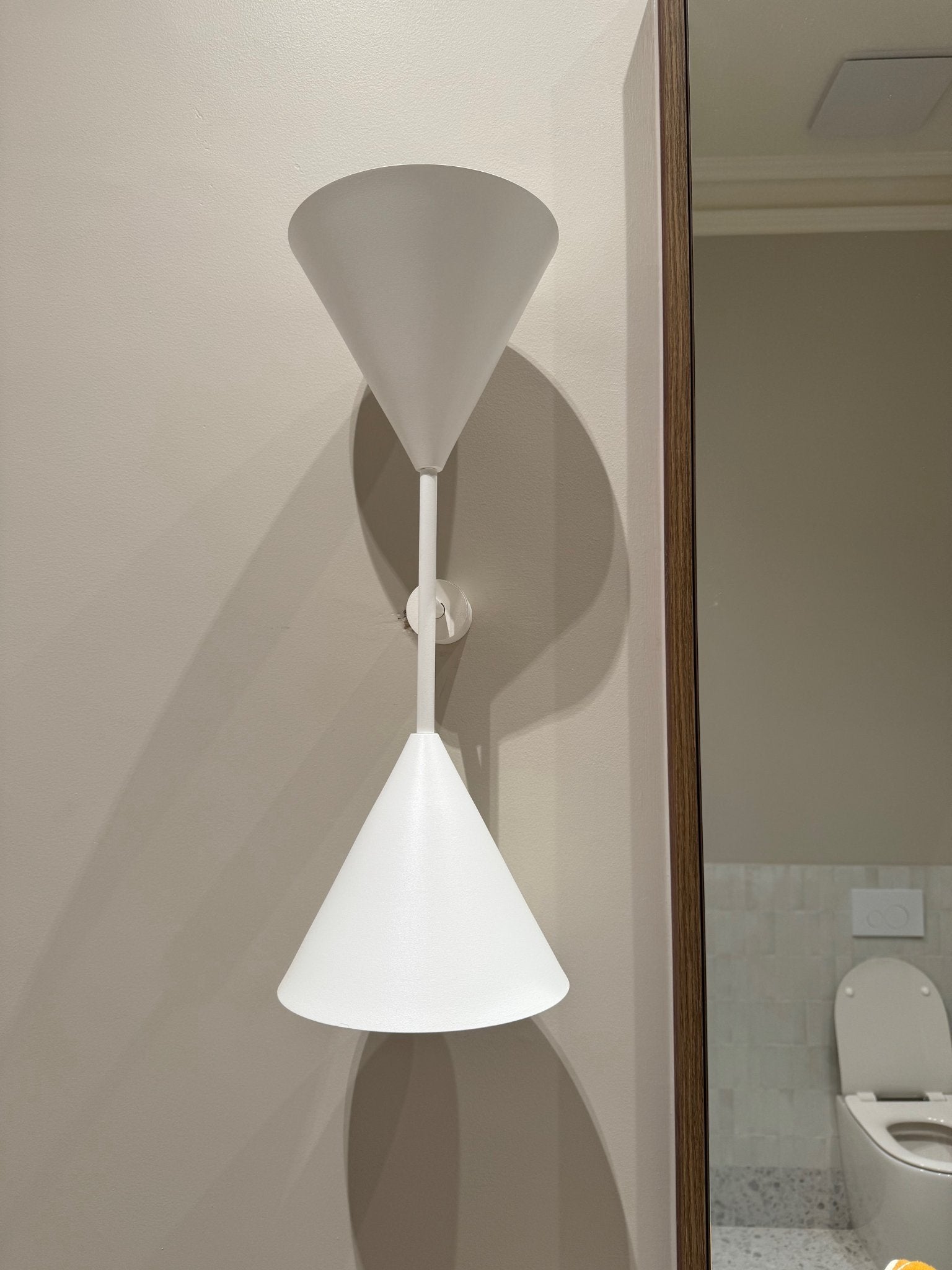 68a44b28a76e766b79698fbf_light-2_1778208383910.jpeg