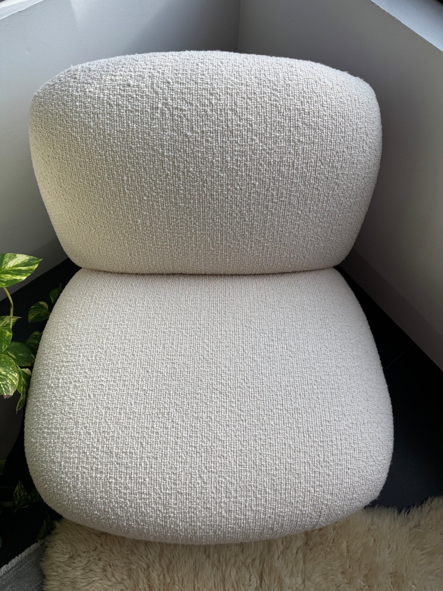68a44b28a76e766b79698fbf_ziggy-chair-3_1778220129989.jpeg