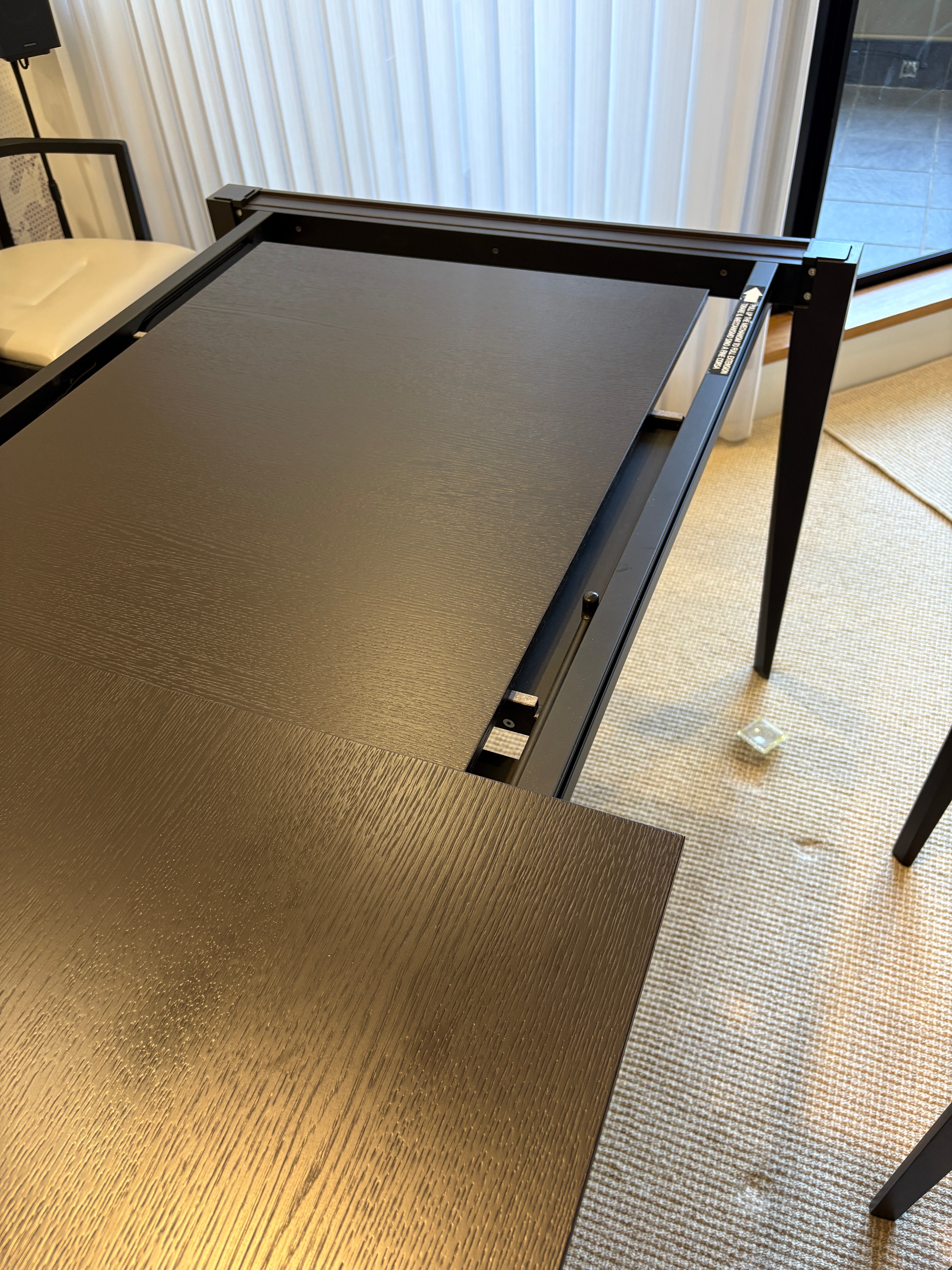 Natuzzi Leggero Extension Dining Table