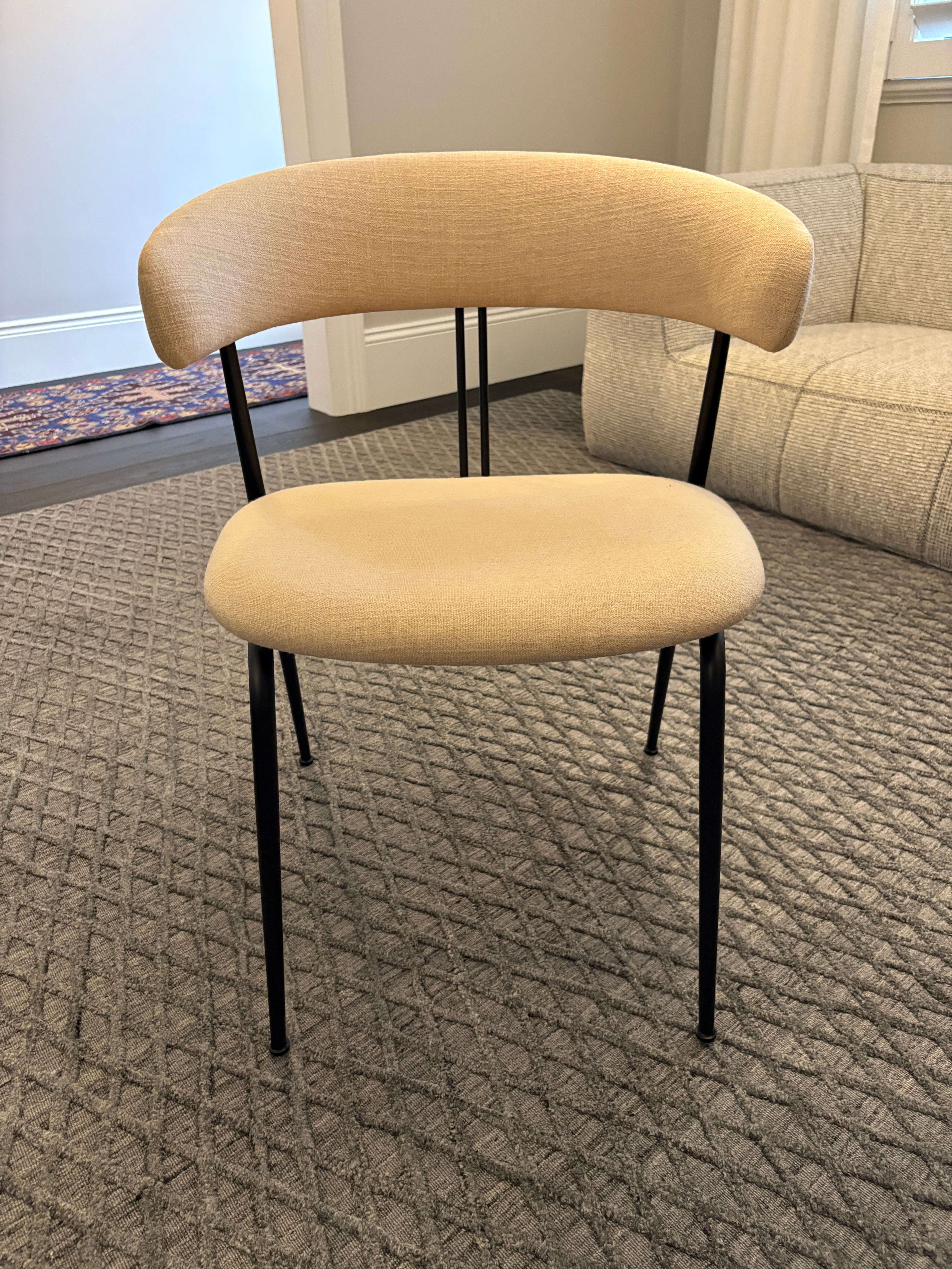 Gubi Violin Chair