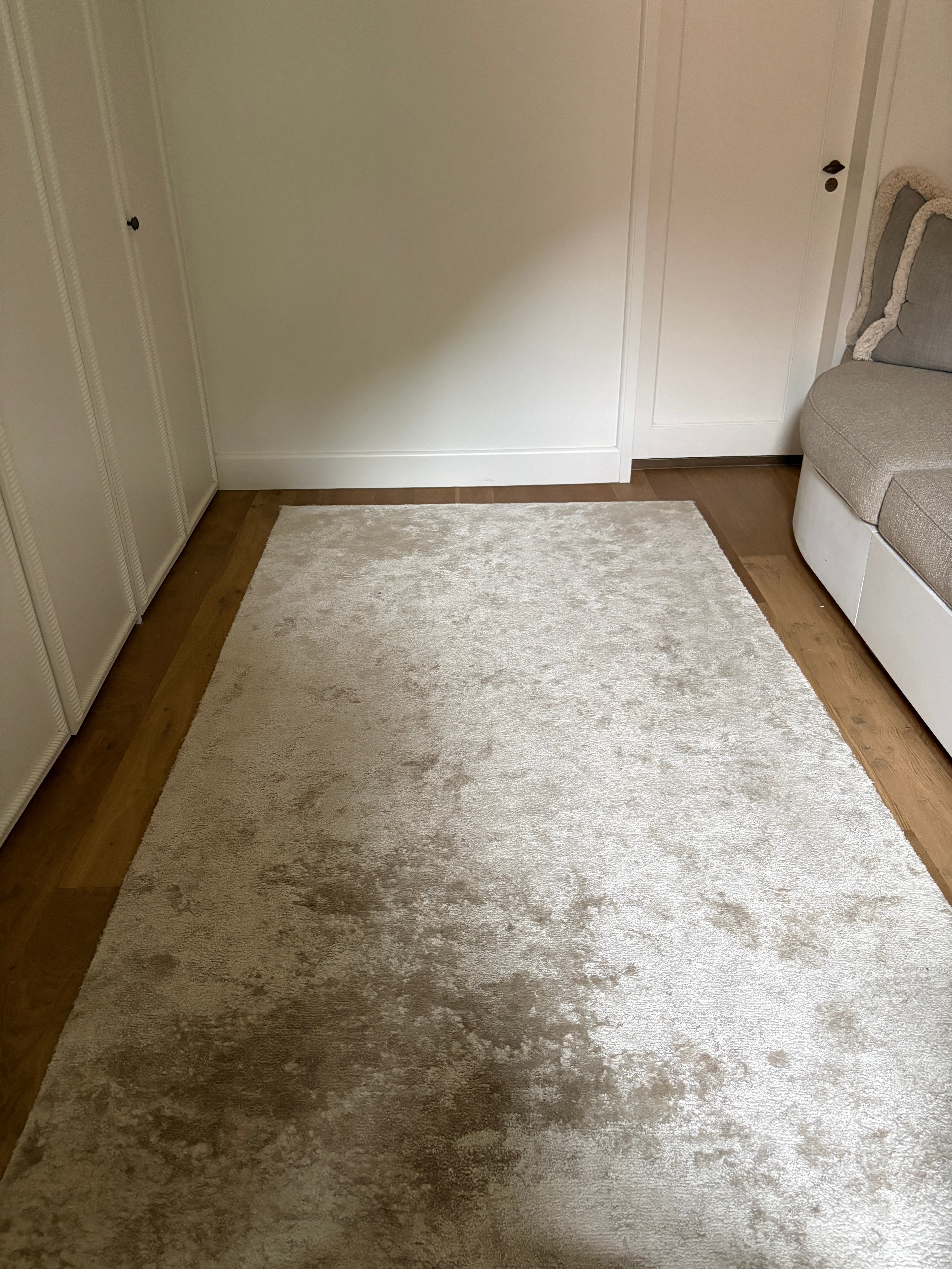 Whitecliffe Imports Silk Rug