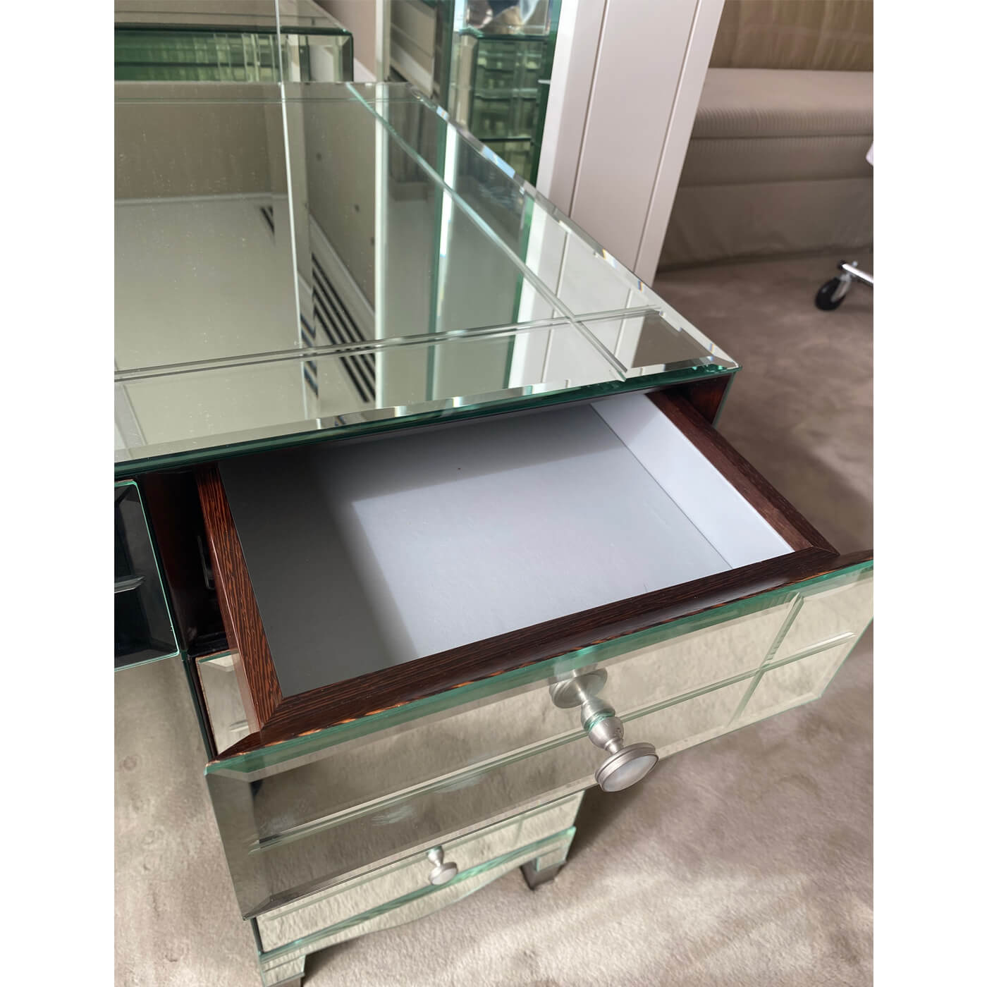 Two-Design-Lovers-Custom-Mirrored-Make-Up-Table