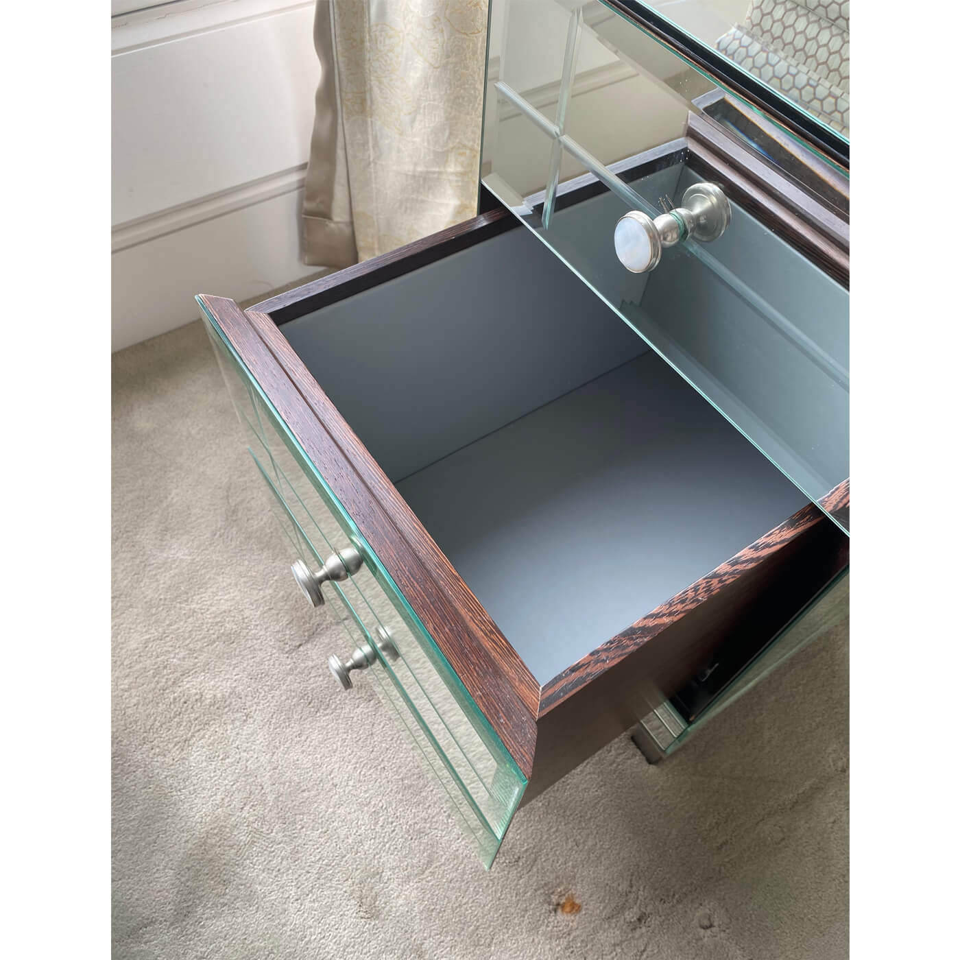 Two-Design-Lovers-Custom-Mirrored-Make-Up-Table