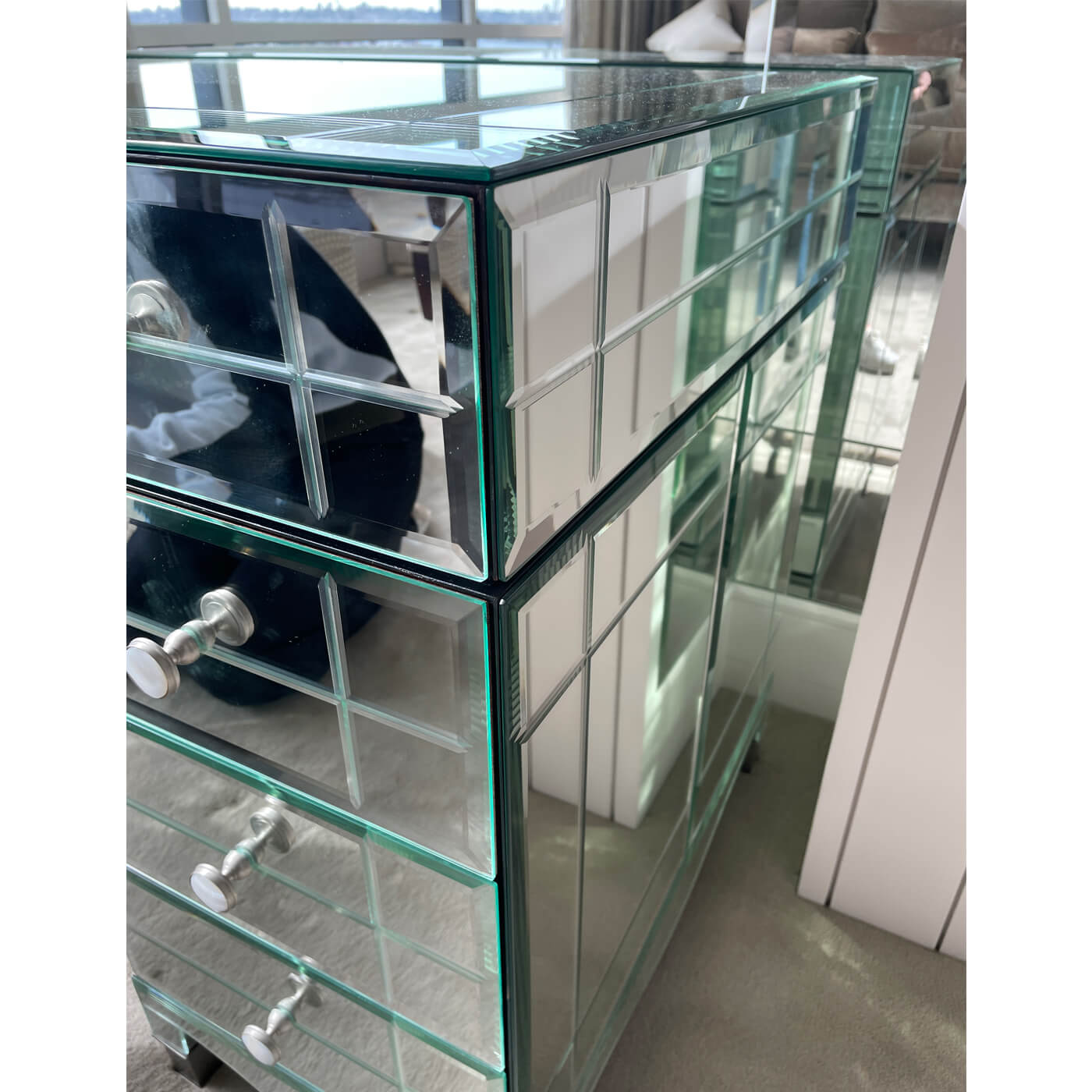 Two-Design-Lovers-Custom-Mirrored-Make-Up-Table