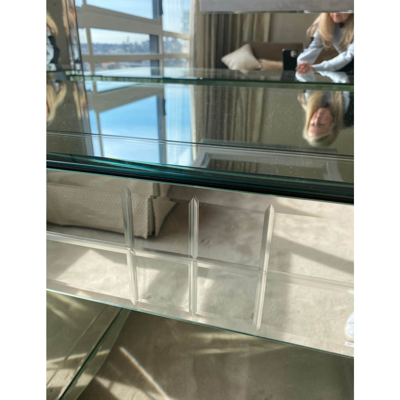 Two-Design-Lovers-Custom-Mirrored-Make-Up-Table