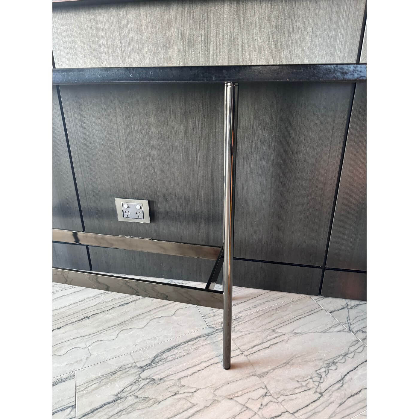 Two-Design-Lovers-Fiam-Glass-Console