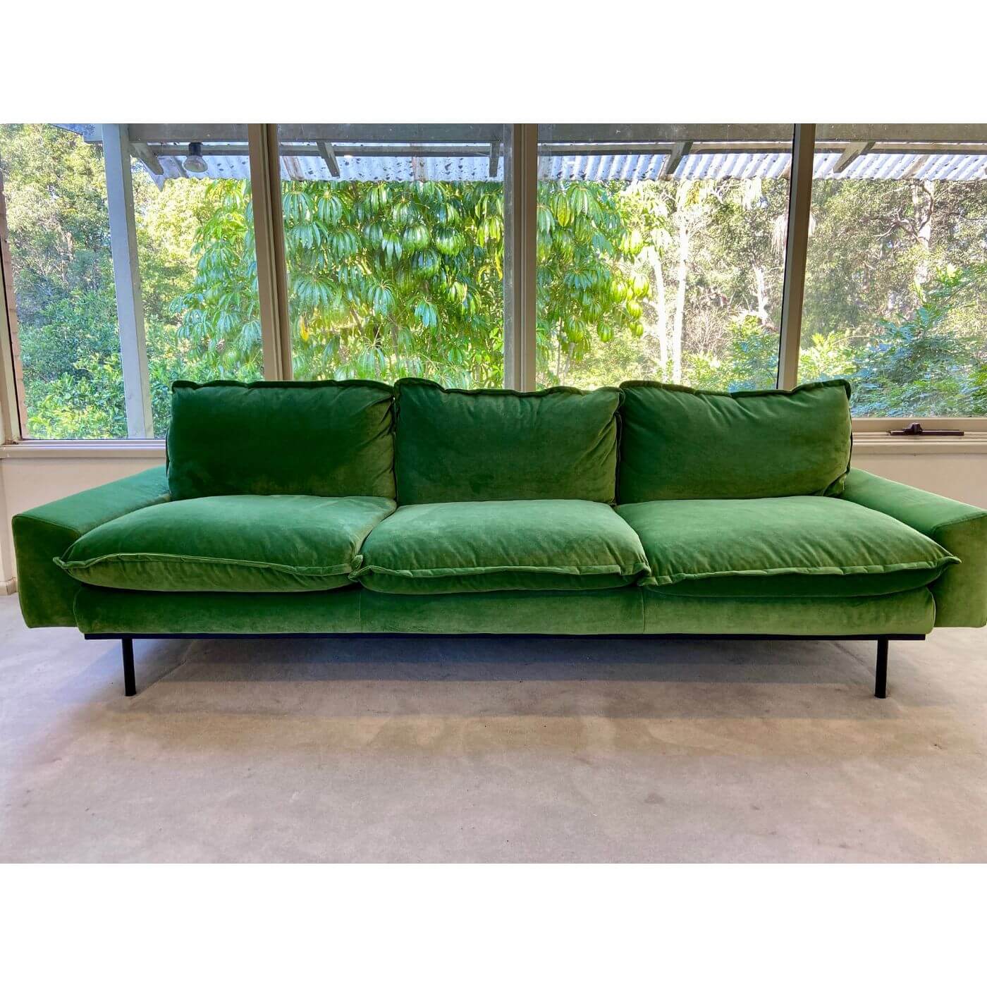 Two-Design-Lovers-House-of-Orange-Retro-Green-Sofa