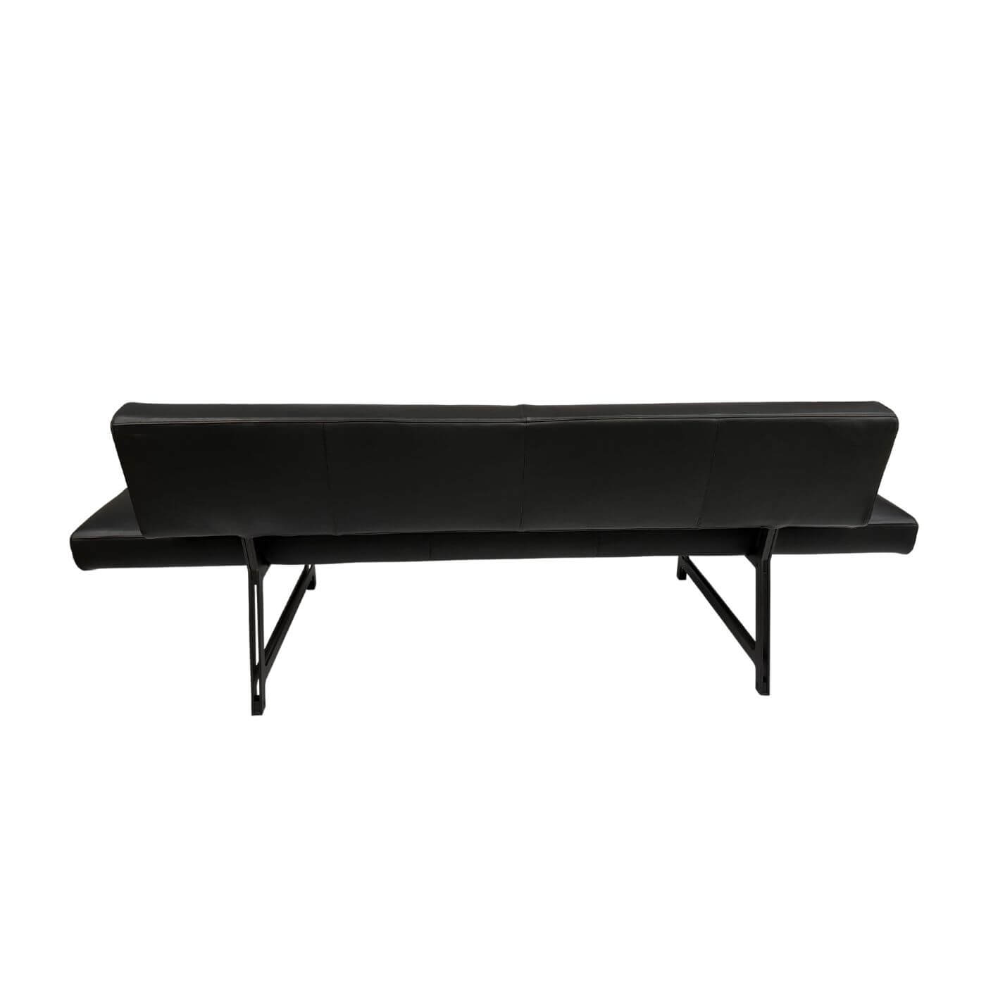 Two-Design-Lovers-Walter-Knoll-Foster-Bench