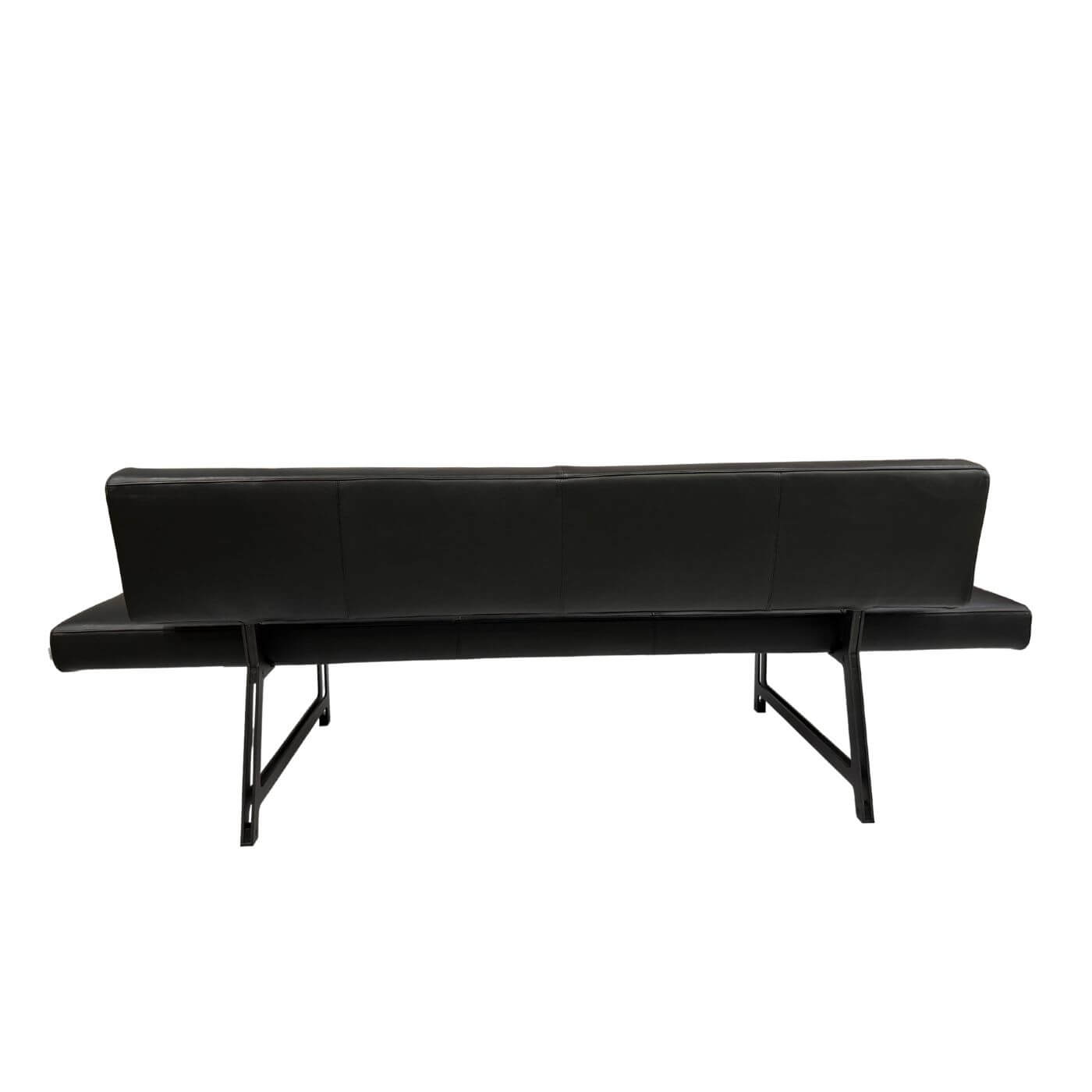Two-Design-Lovers-Walter-Knoll-Foster-Bench