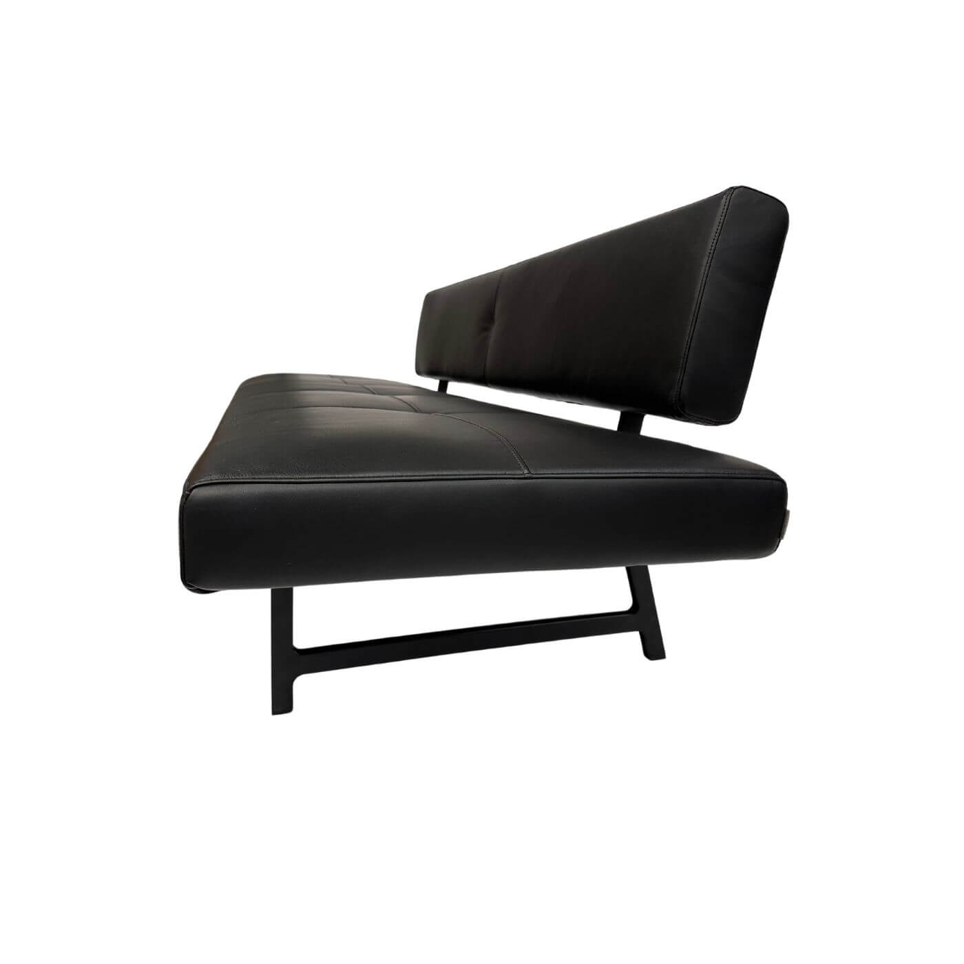 Two-Design-Lovers-Walter-Knoll-Foster-Bench