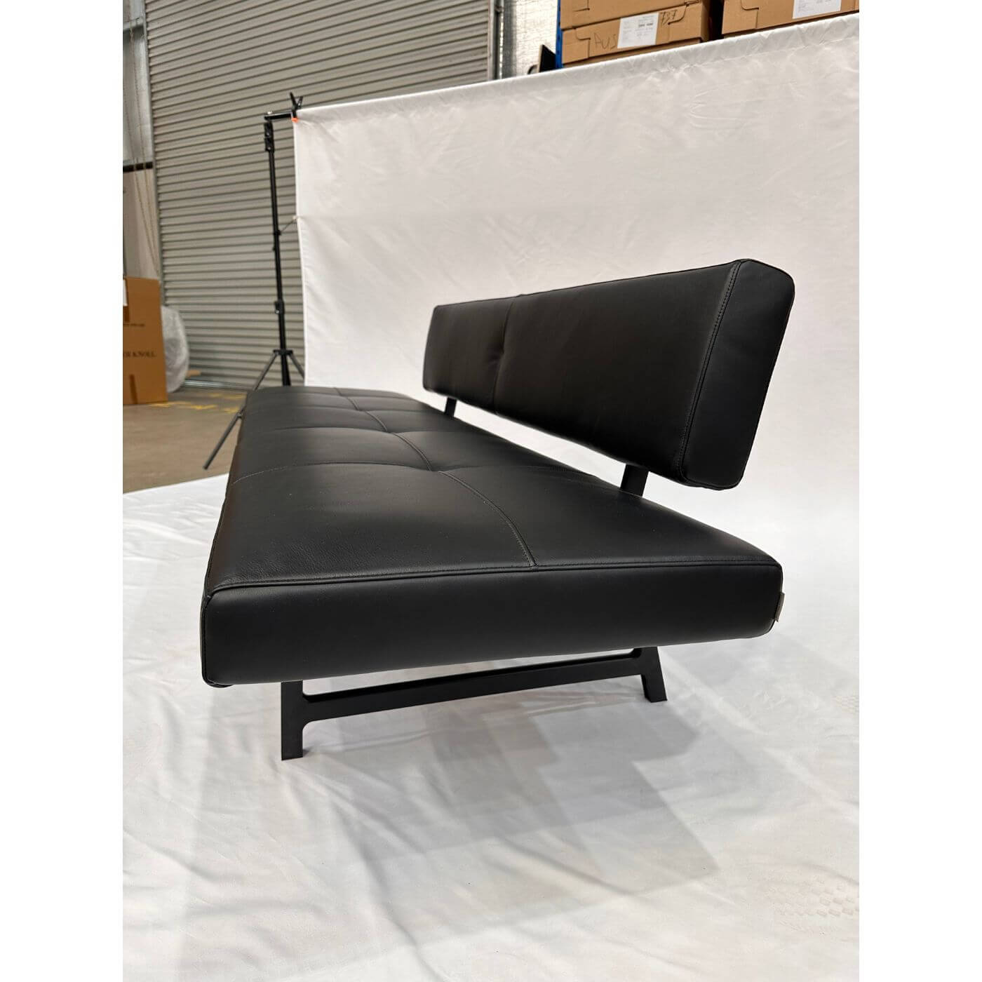 Two-Design-Lovers-Walter-Knoll-Foster-Bench