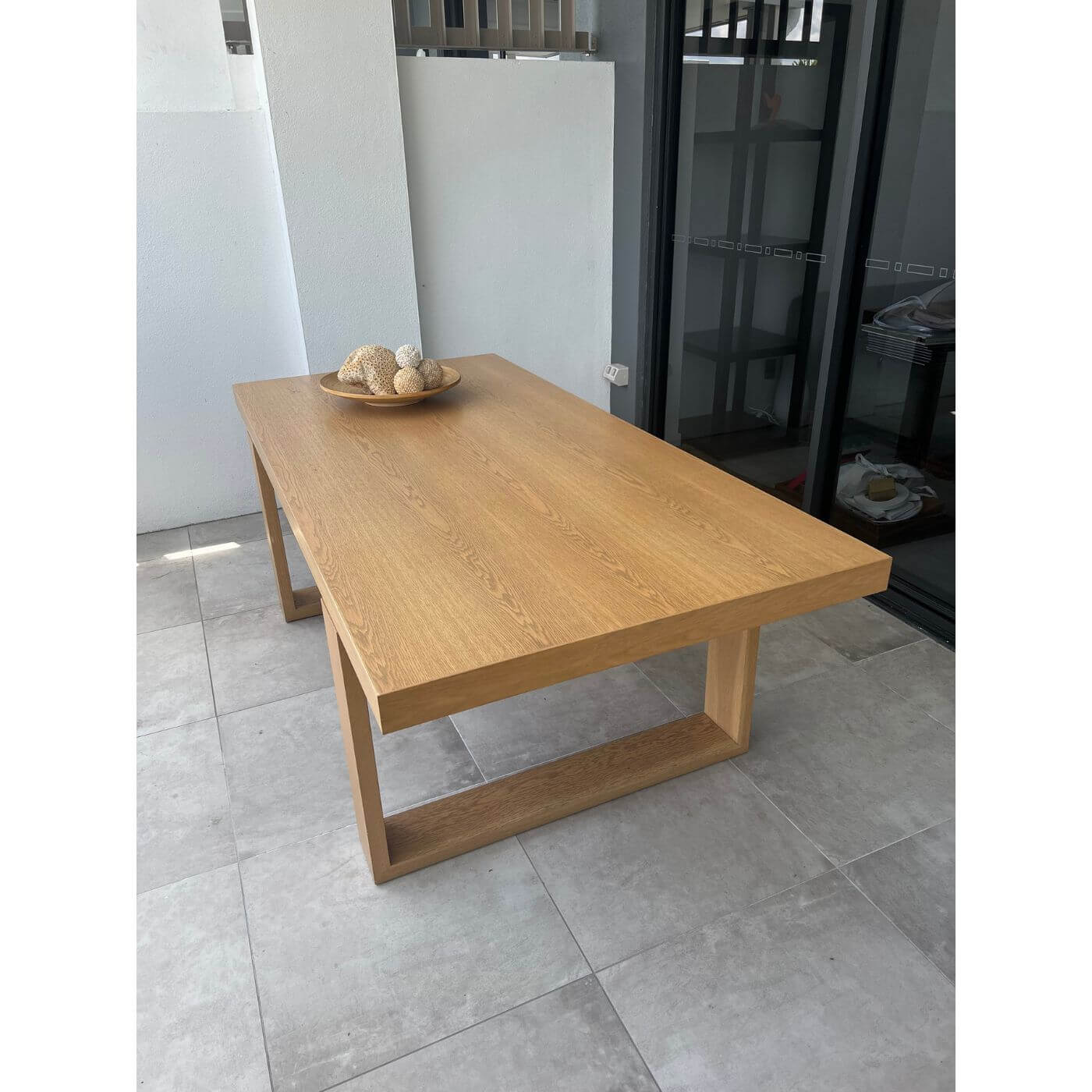 Two-Design-Lovers-Zuster-April-Dining-Table