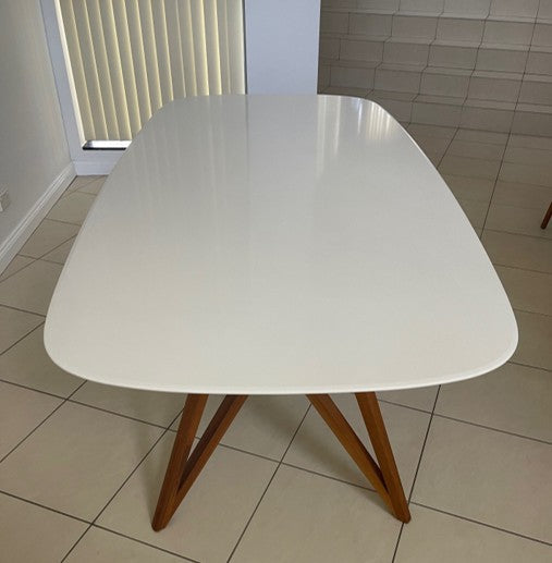 Walter Knoll Seito Dining Table