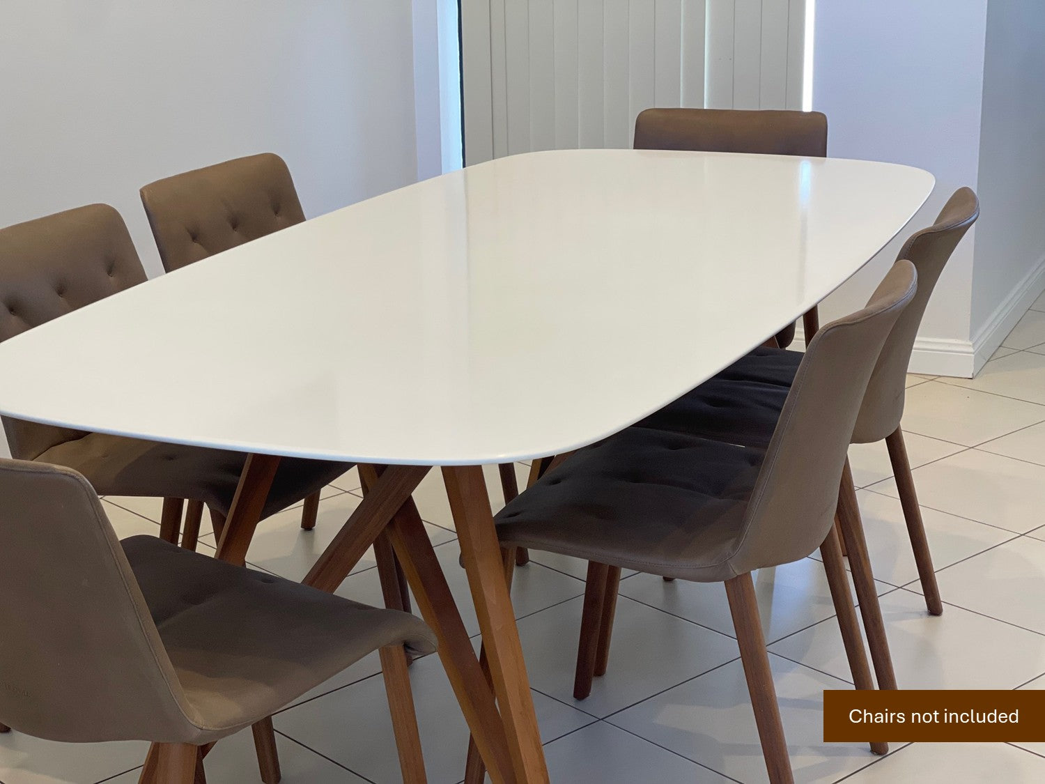 Walter Knoll Seito Dining Table