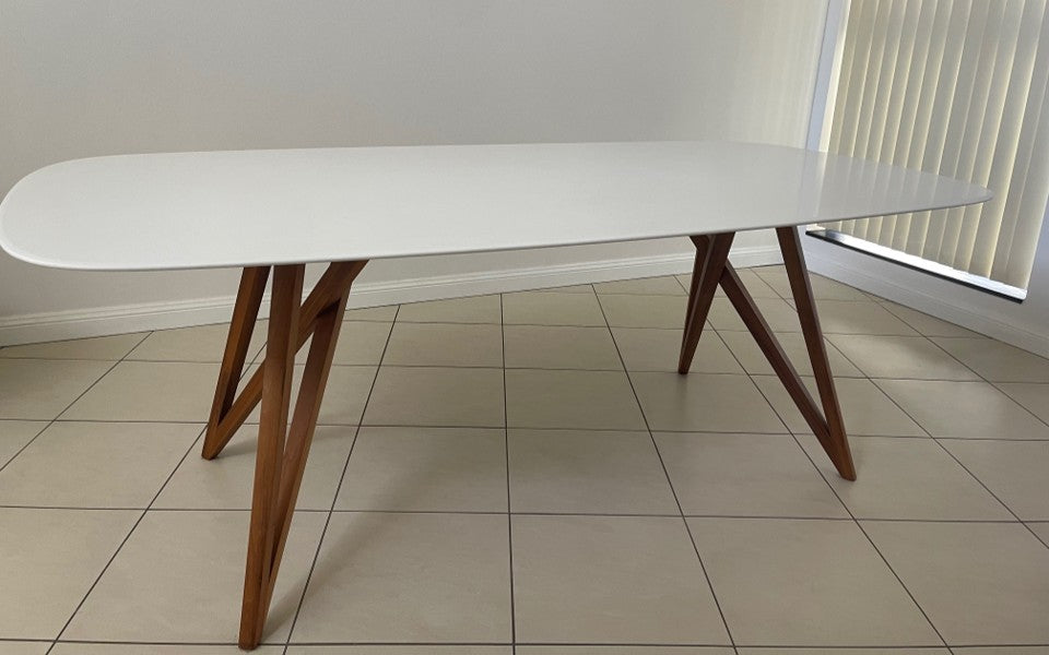 Walter Knoll Seito Dining Table