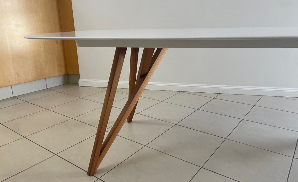 Walter Knoll Seito Dining Table