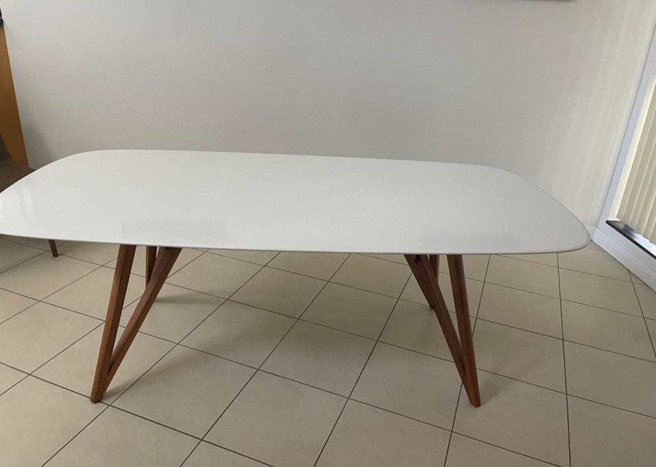 Walter Knoll Seito Dining Table