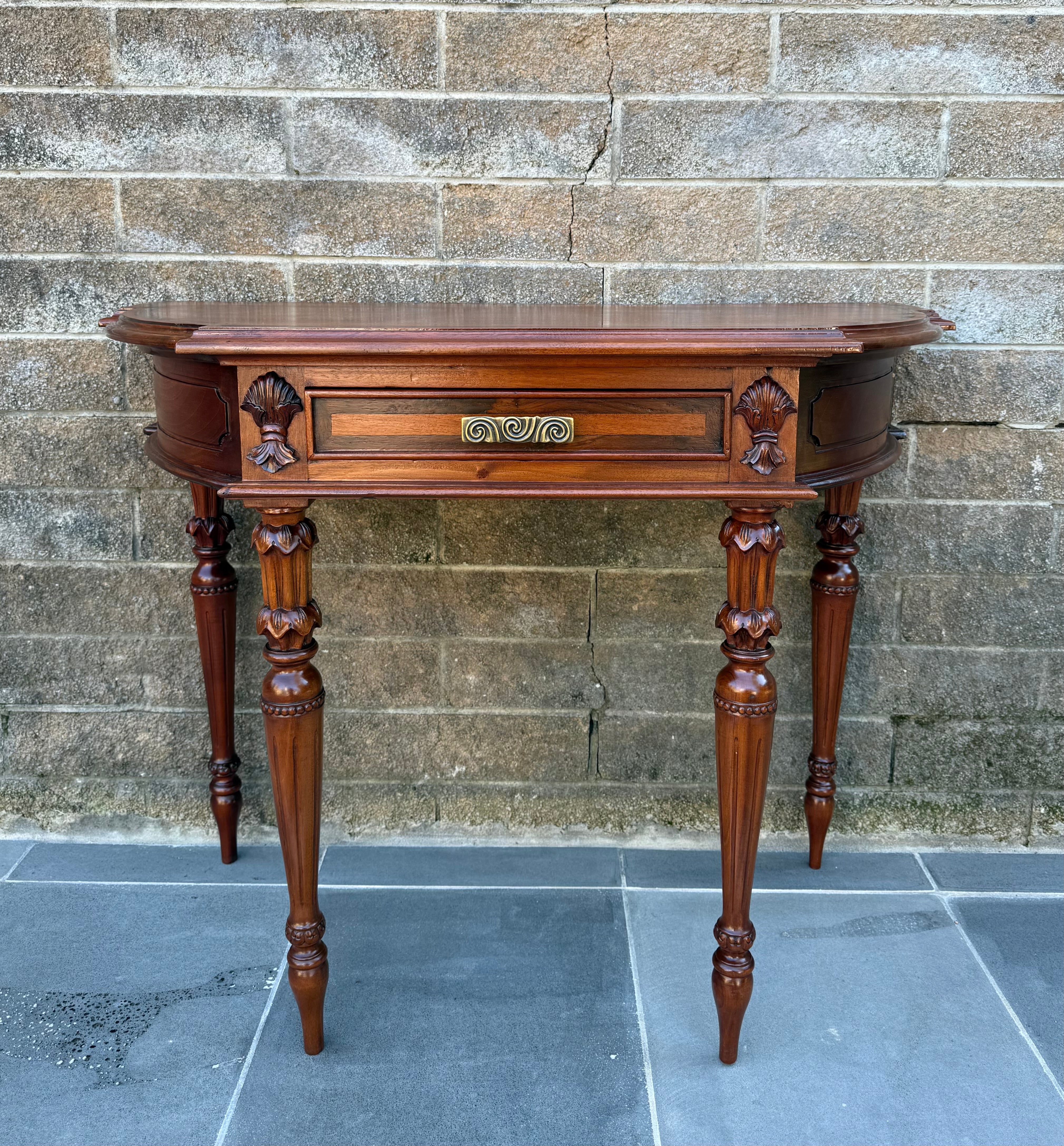 Antique Mahogany Console Table – Elegant Carved Detail