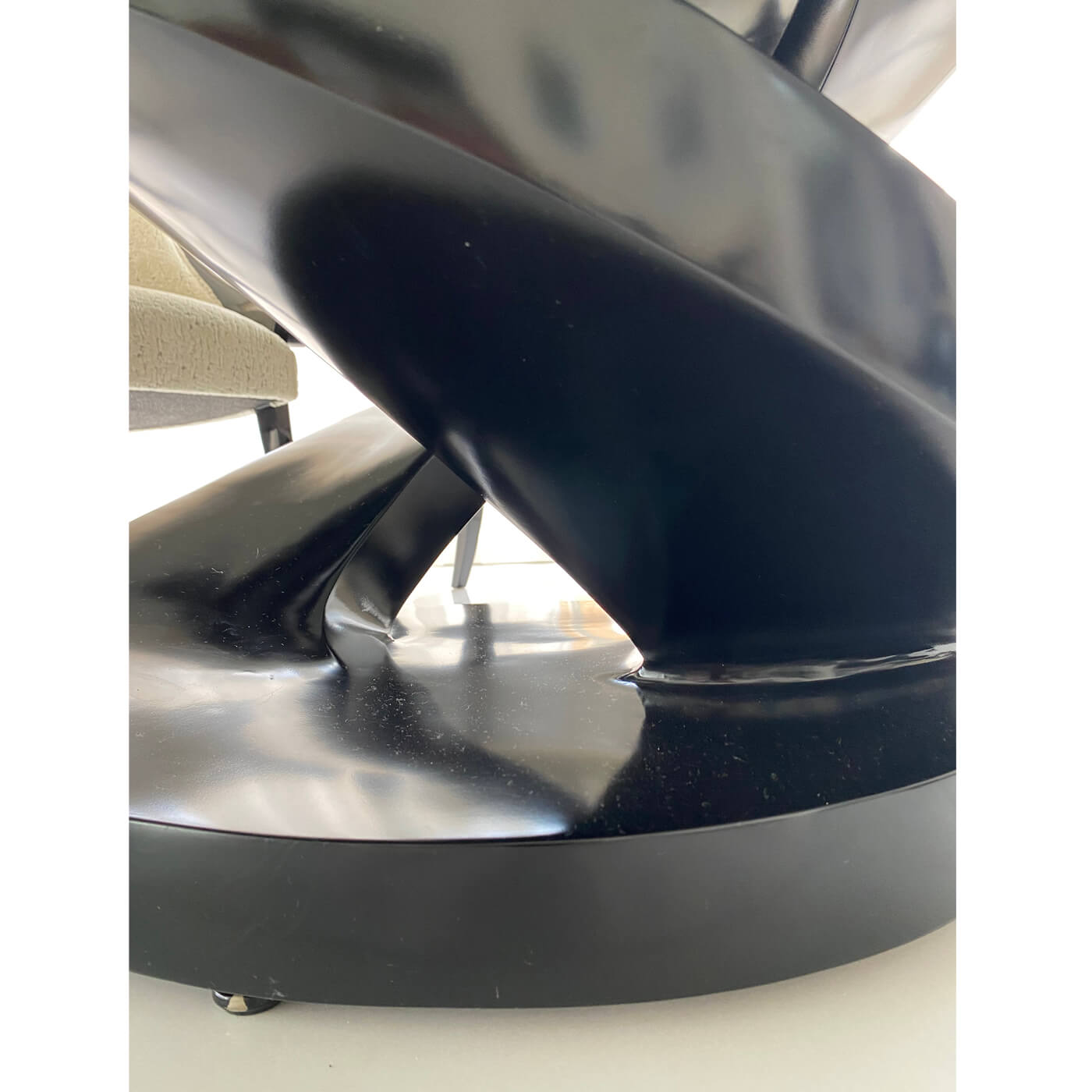 Round Swirl Dining Table