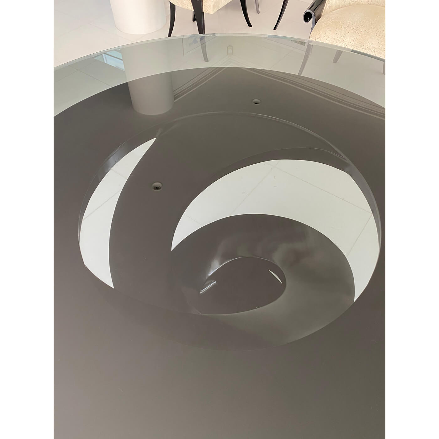 Round Swirl Dining Table