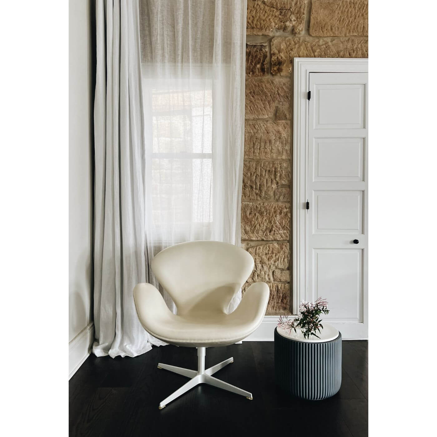 Fritz Hansen white swan chair