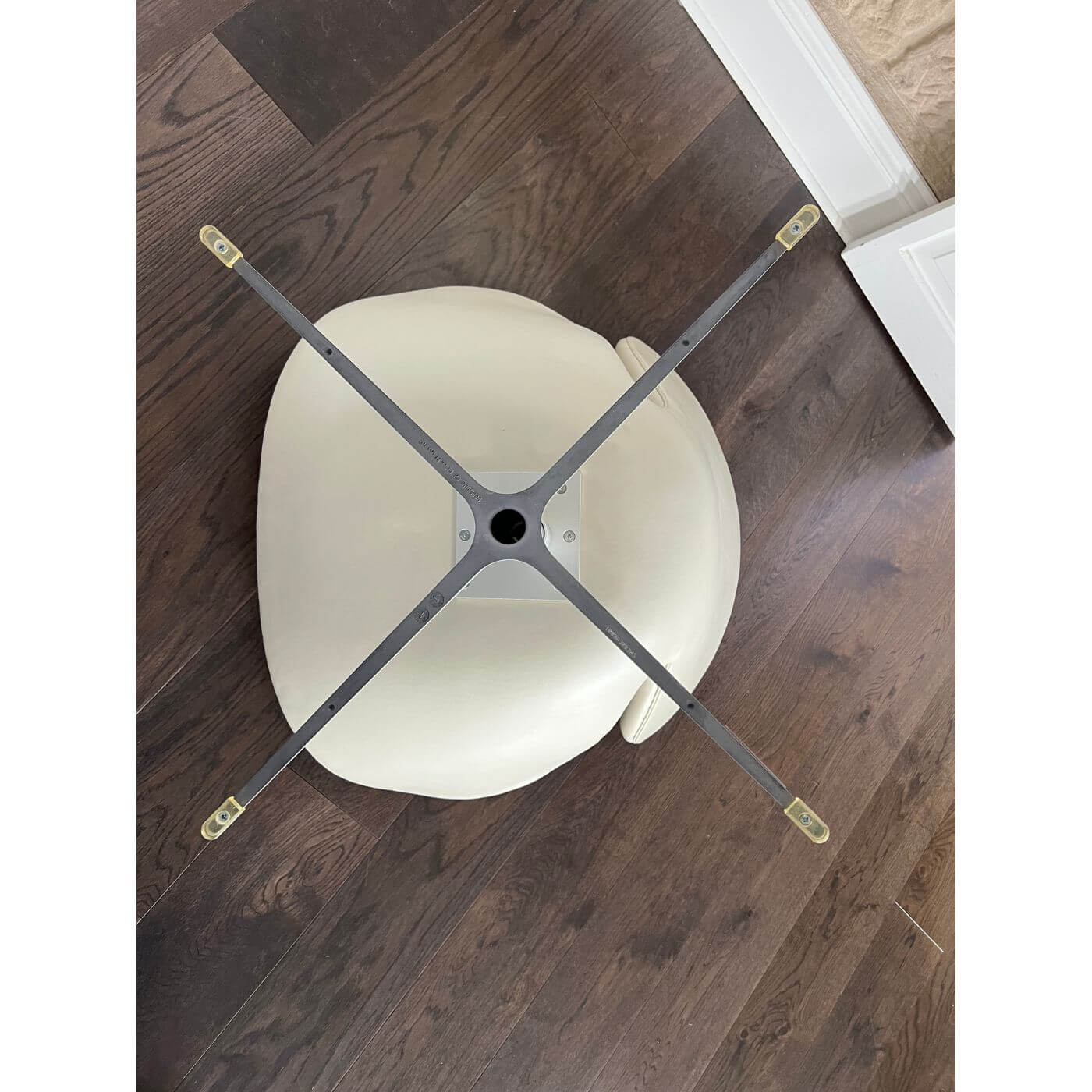 Fritz Hansen white swan chair