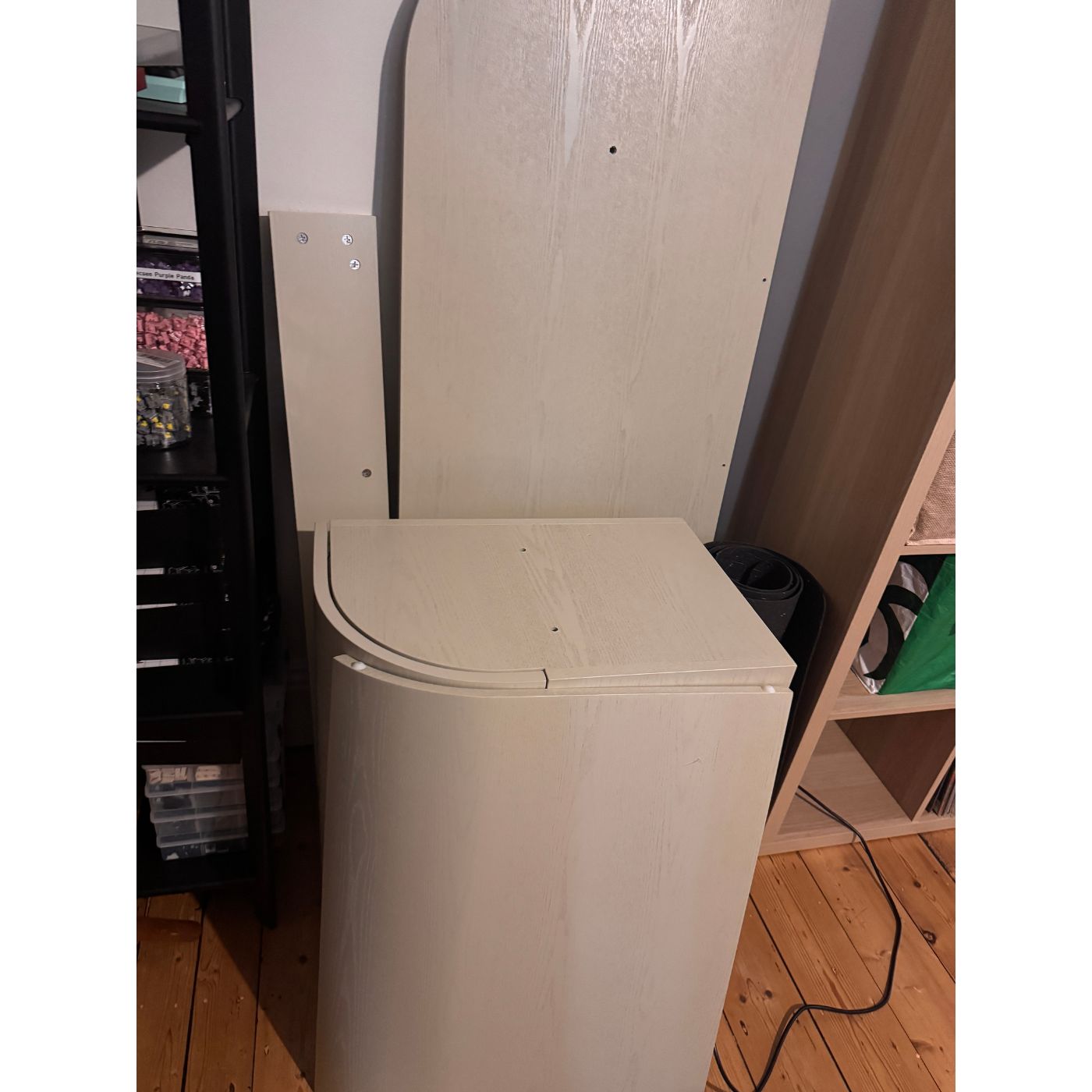 GlobeWest Orson Round Desk