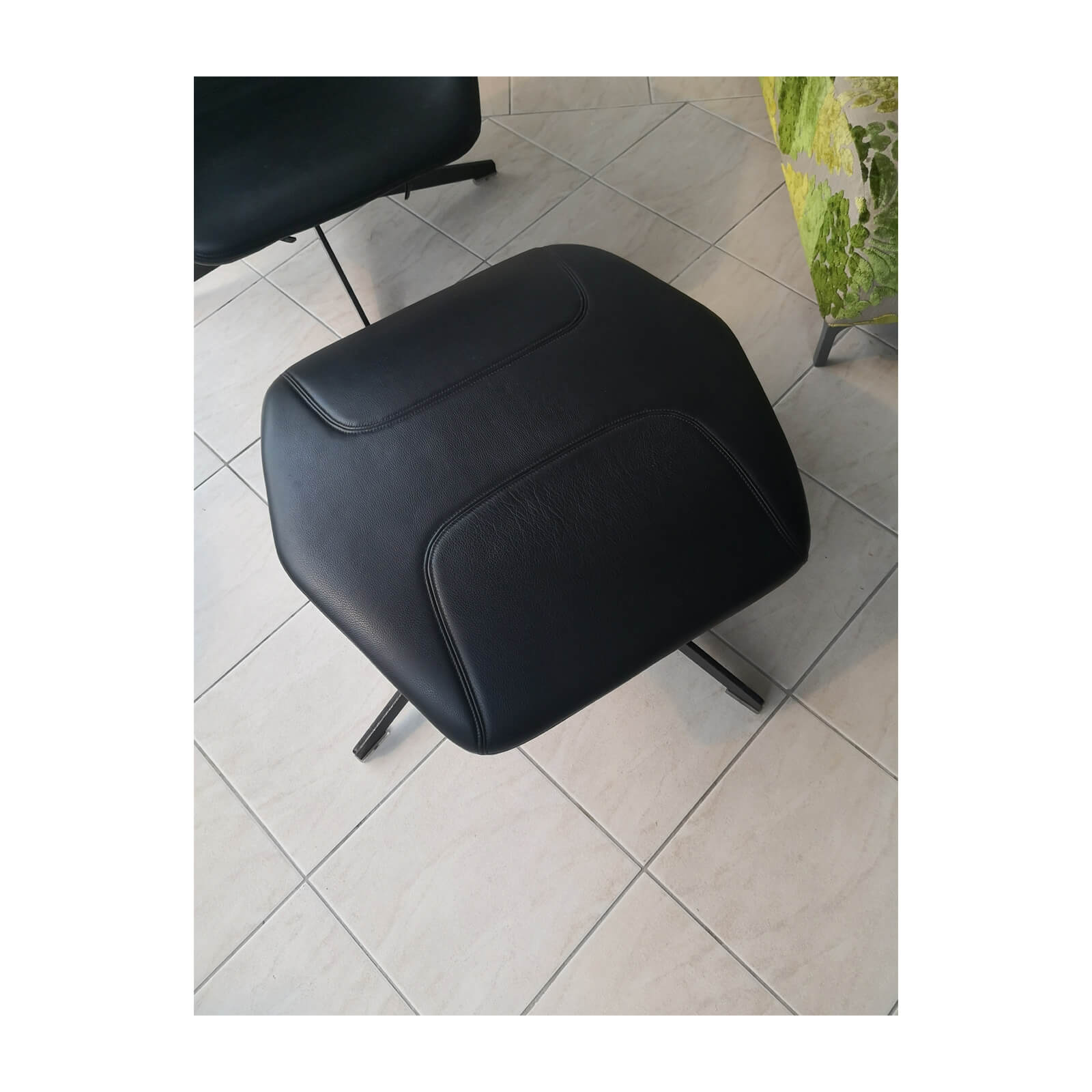Two Design Lovers Moroso Take a Line for a Walk black swivel chair with footstool 6
