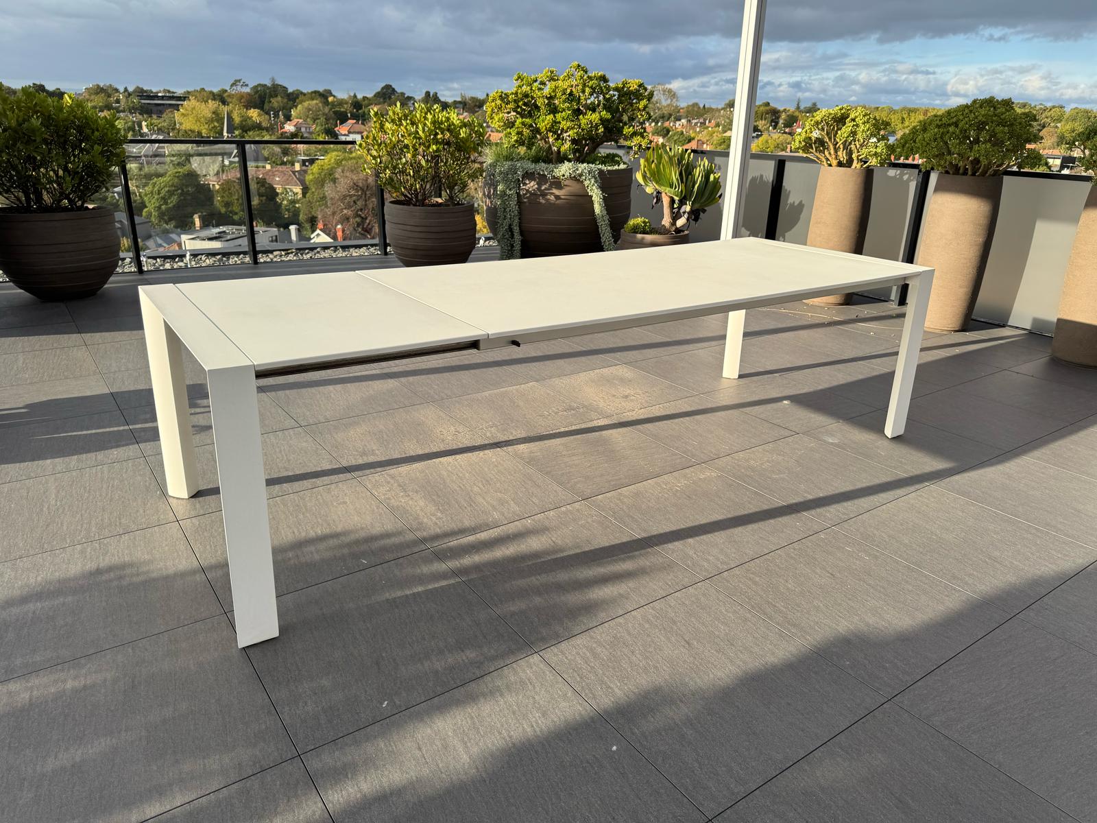 Ecliss San Diego Extendable Outdoor Dining Table