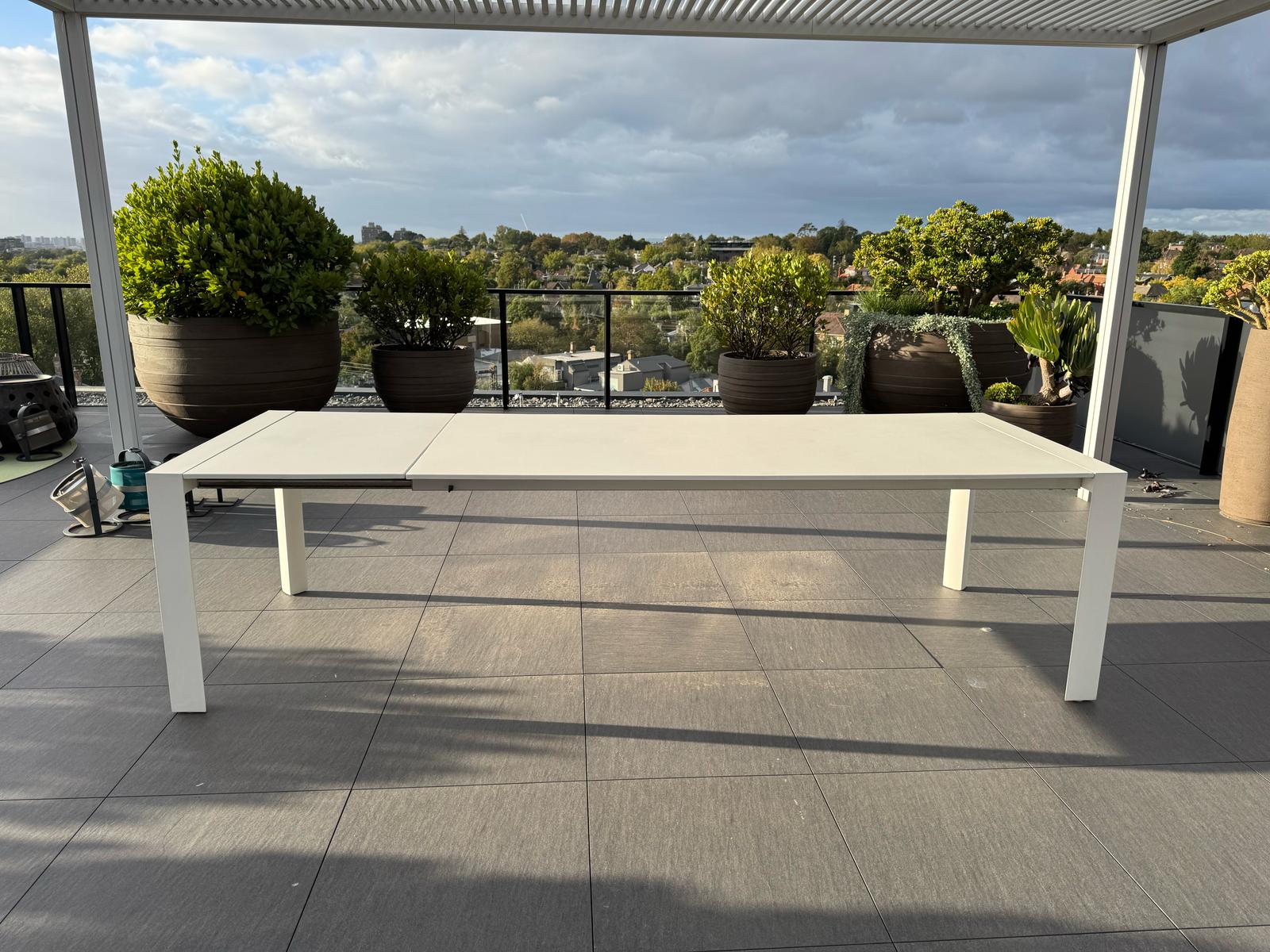 Ecliss San Diego Extendable Outdoor Dining Table
