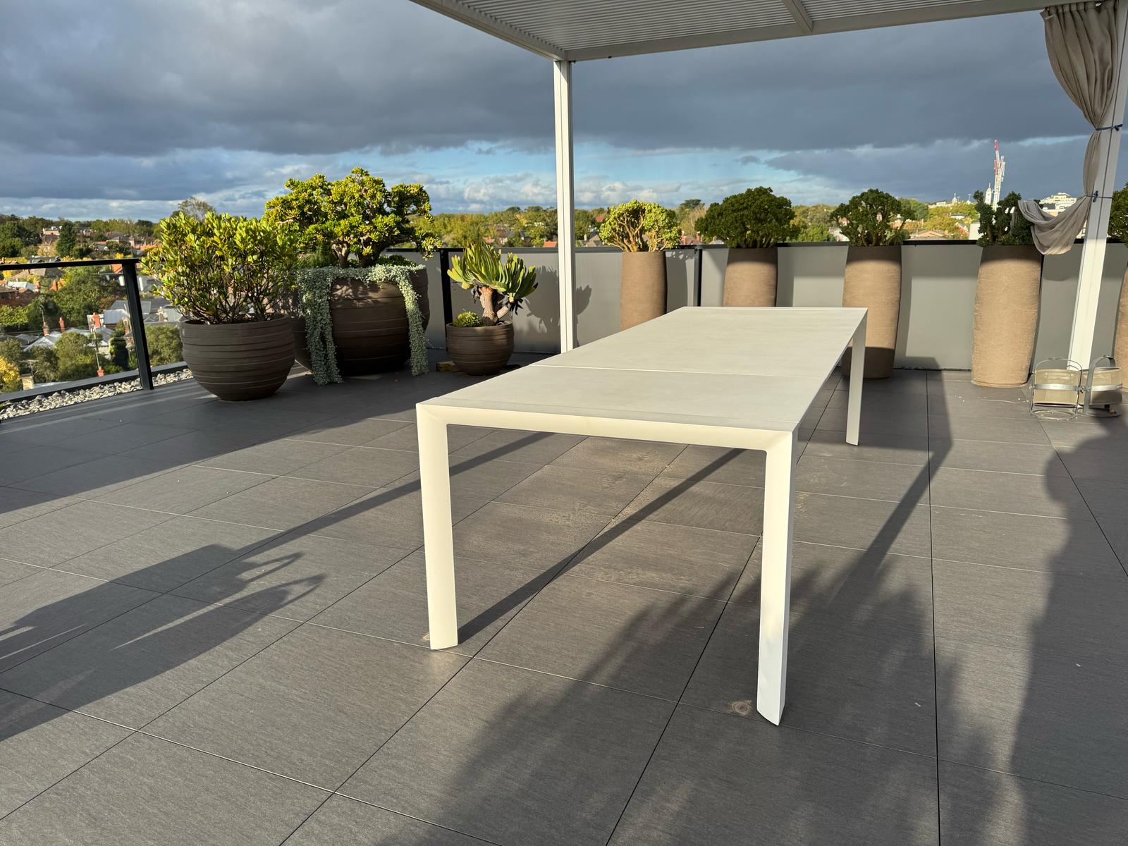 Ecliss San Diego Extendable Outdoor Dining Table