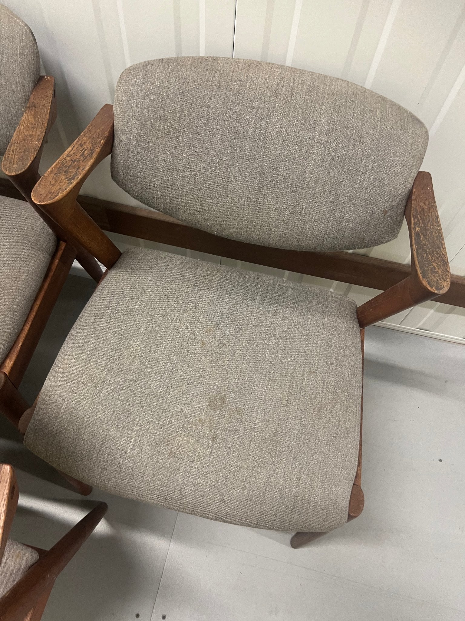 68a44b28a76e766b79698fbf_7-x-kai-kristensen-z-chair-wine-stains_1773017312090.png