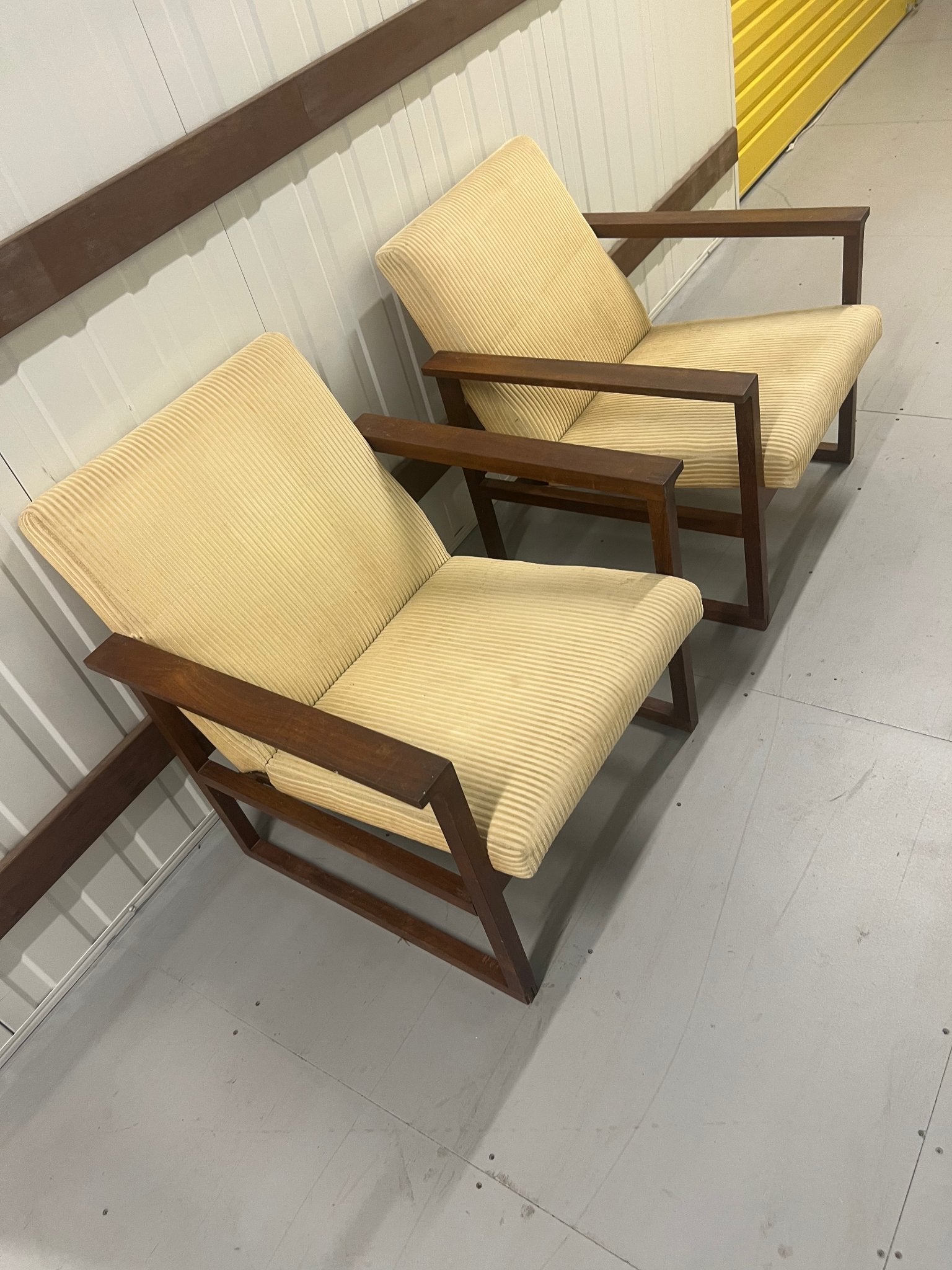 68a44b28a76e766b79698fbf_blackbean-armchair_1773014528974.png