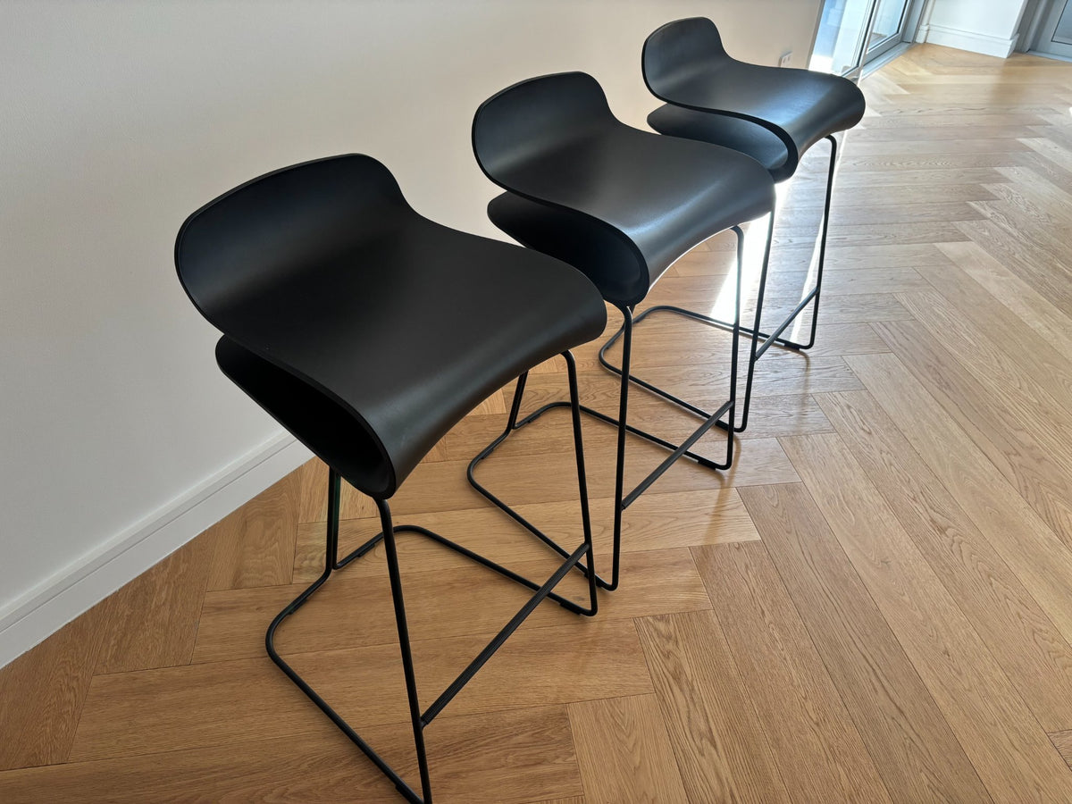 68a44b28a76e766b79698fbf_chairs-side-front_1791443267922.jpeg