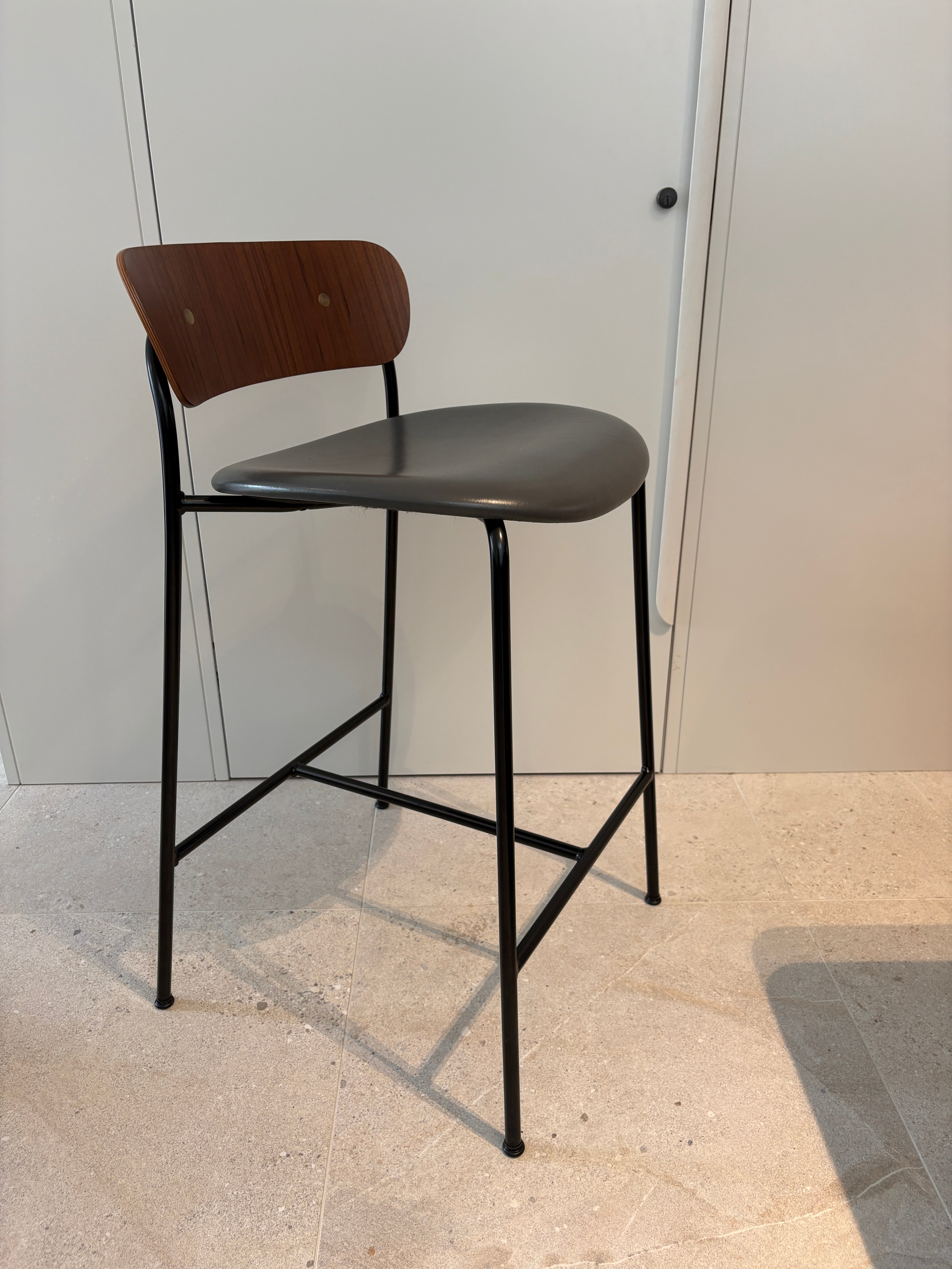 &Tradition Pavilion Stools AV7, Set of 3