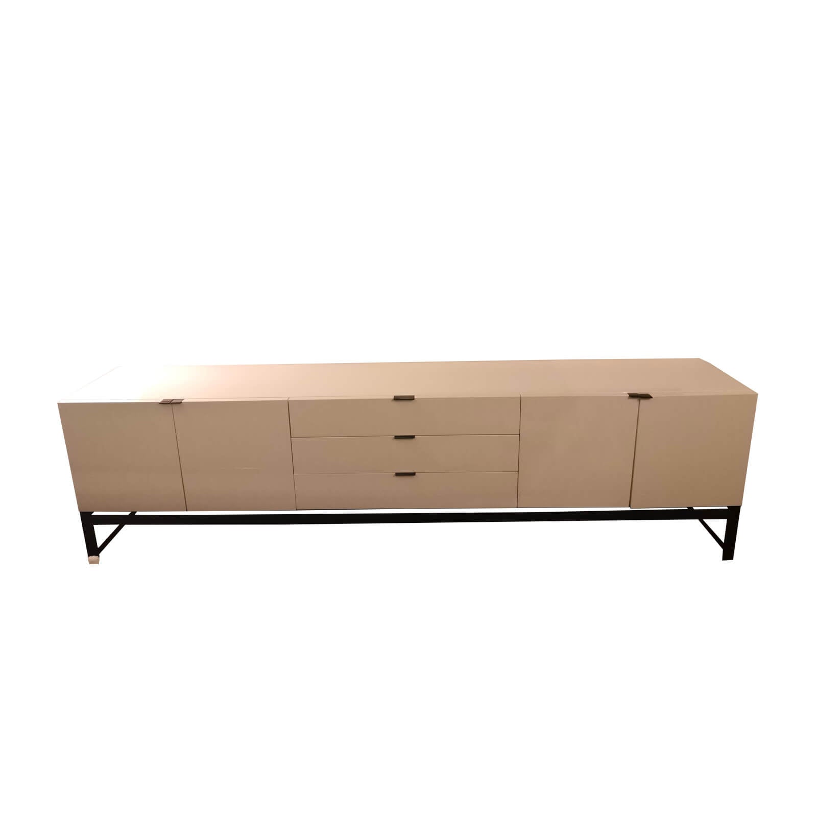 Two Design Lovers Minotti Harvey sideboard