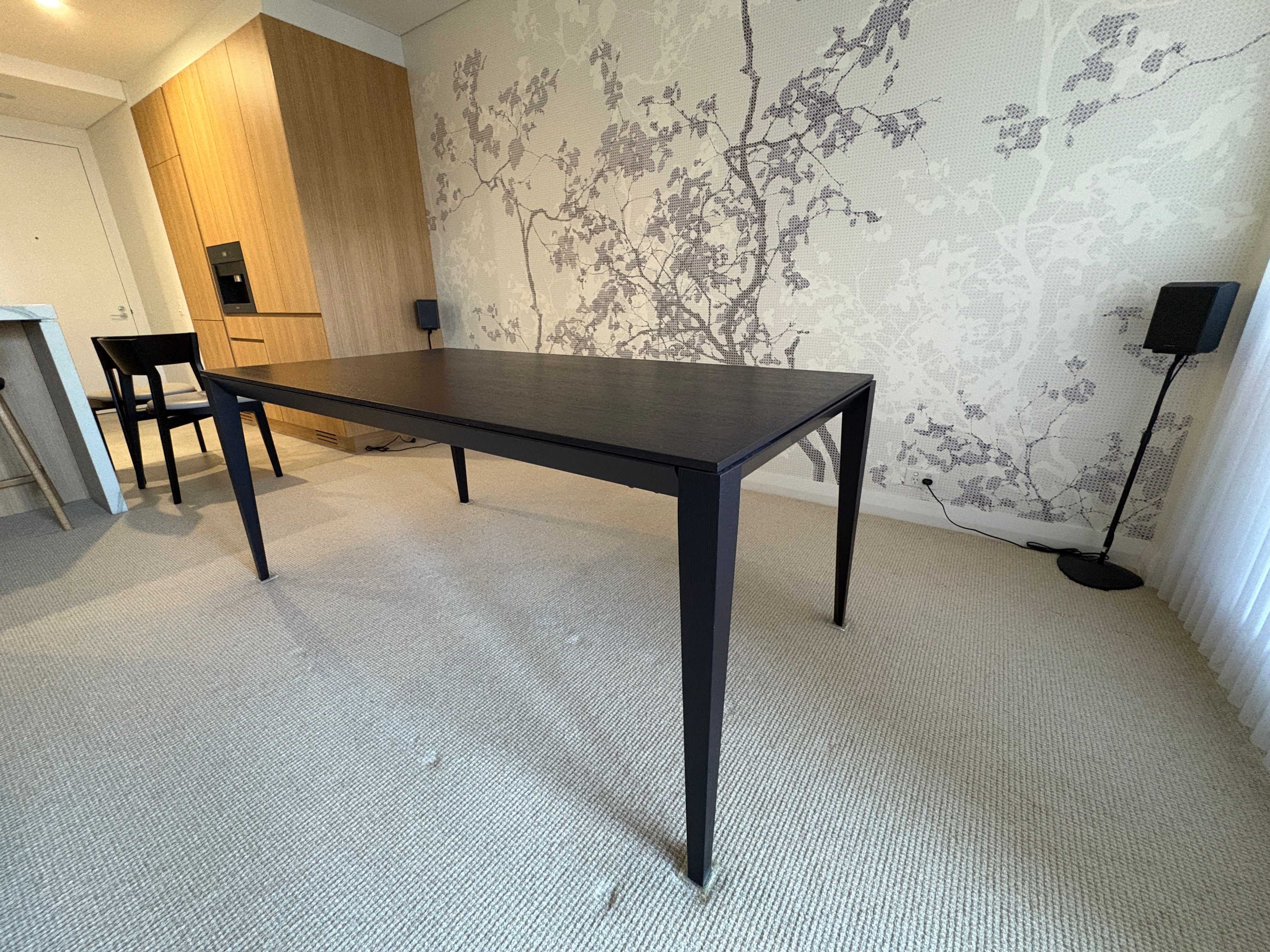 Natuzzi Leggero Extension Dining Table