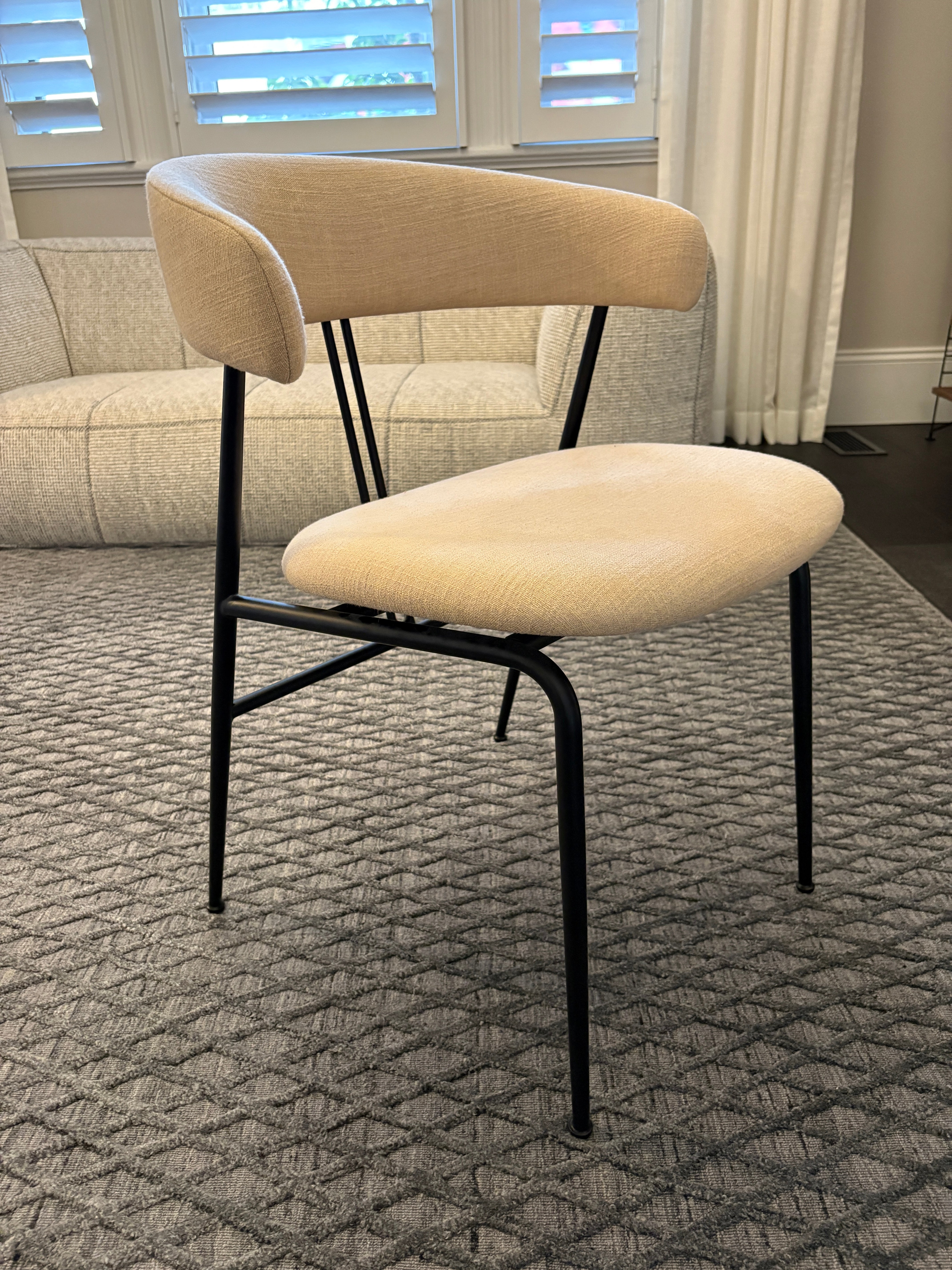 Gubi Violin Chair