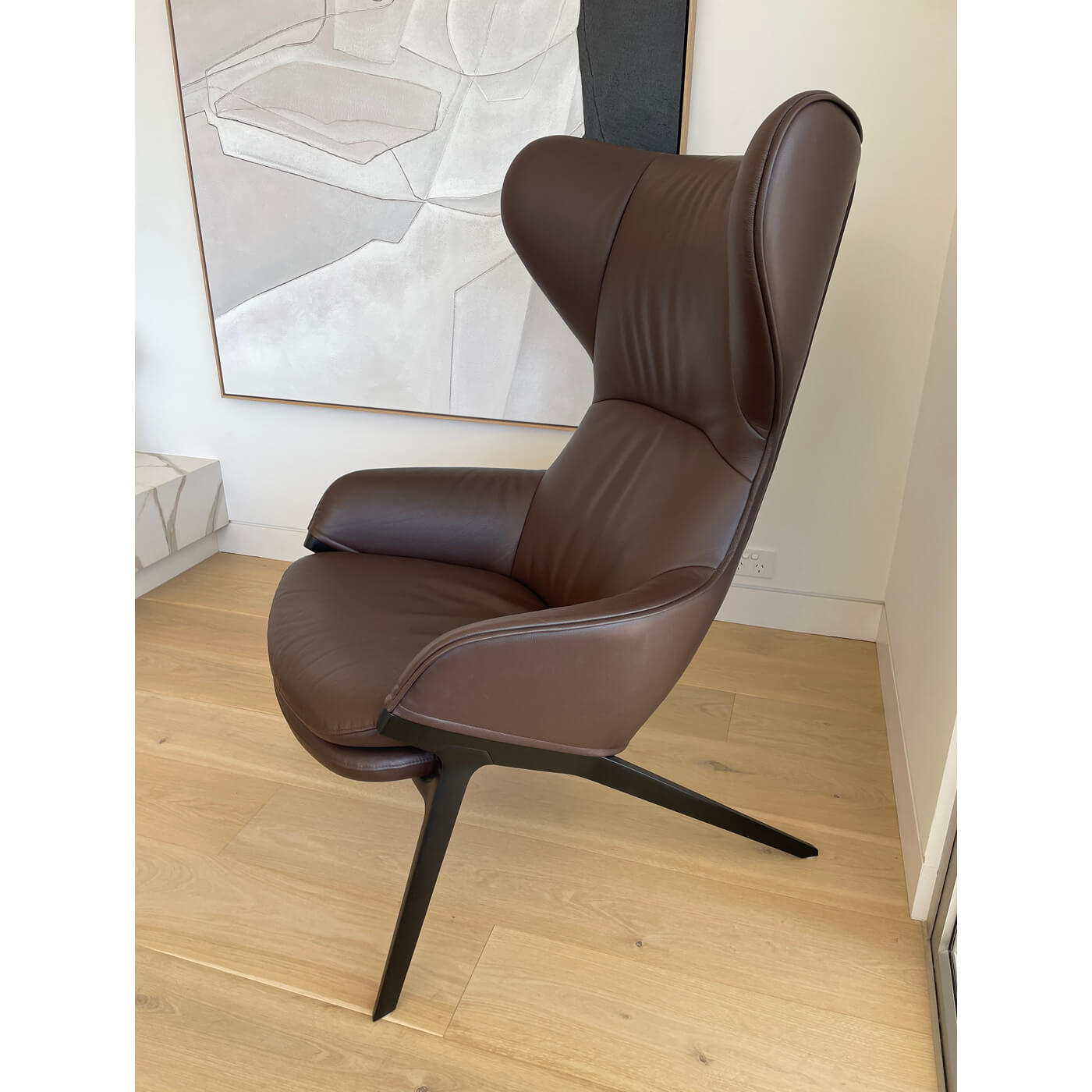 two-design-lovers-Cassina P22 Leather Armchair01