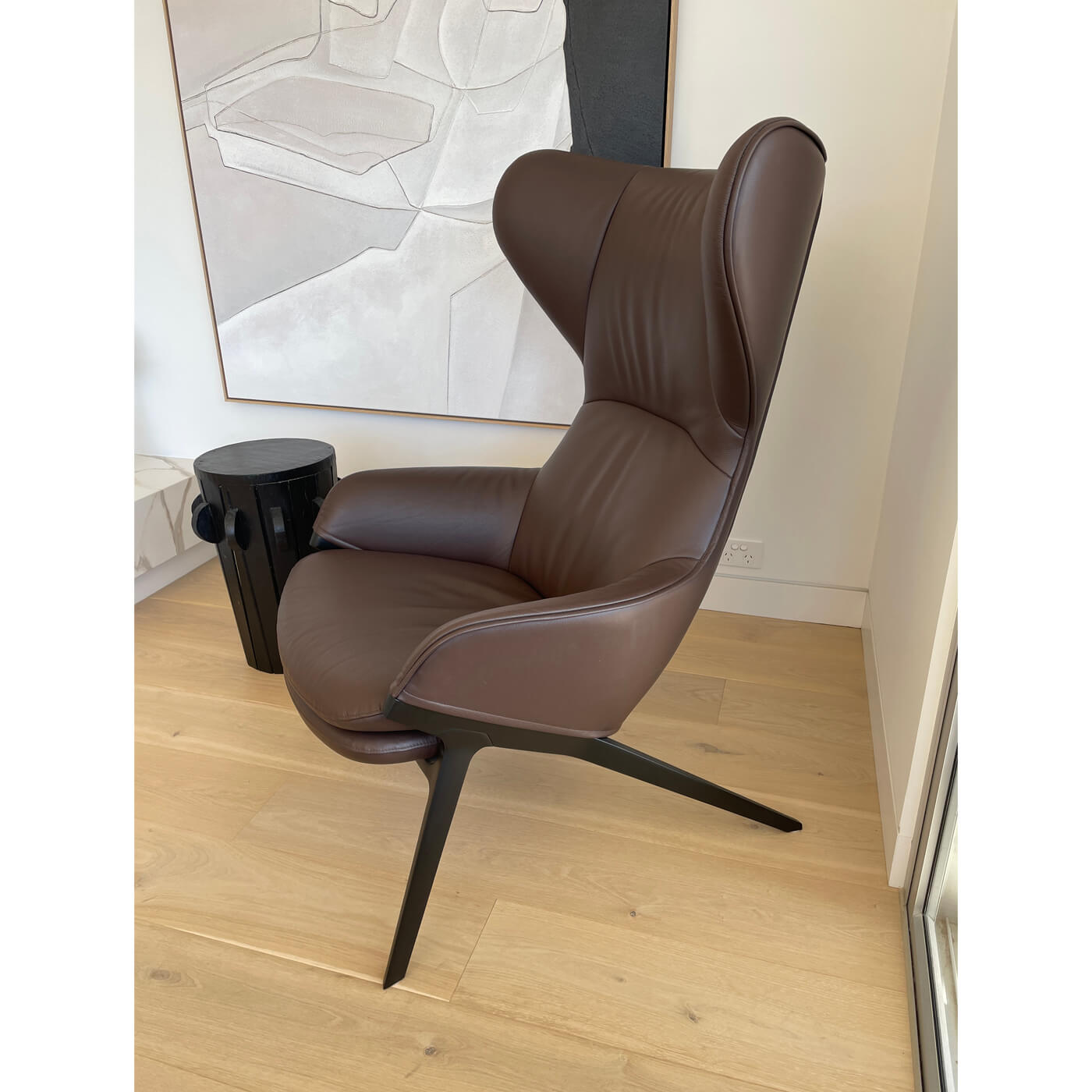 two-design-lovers-Cassina P22 Leather Armchair01