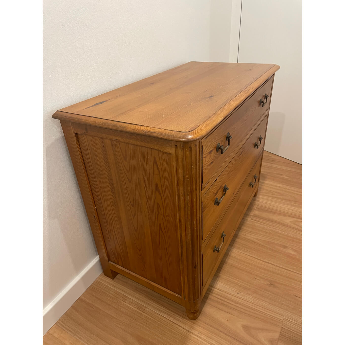 Antique chest of drawers