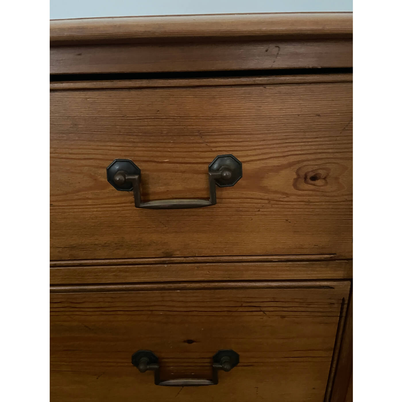 Antique chest of drawers