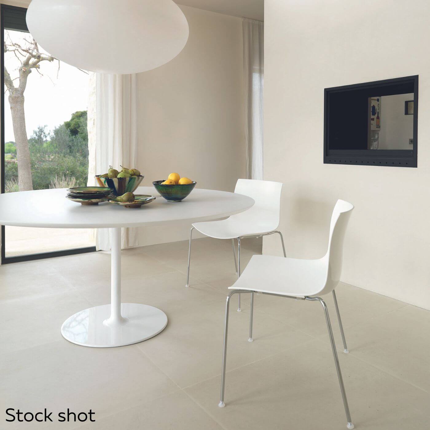 Two-Design-Lovers-Arper-Dizzie-Dining-Table