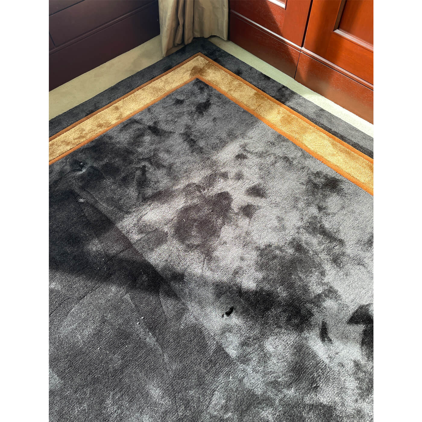 Black rug with caramel border