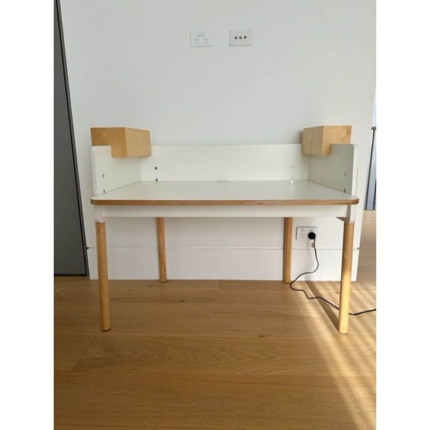 Two-Design-Lovers-Brooklyn-Desk