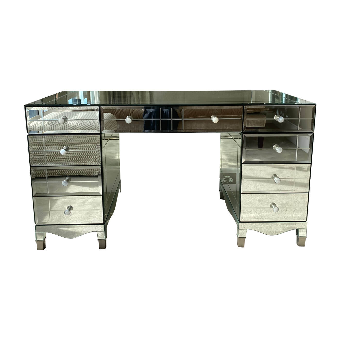 Two-Design-Lovers-Custom-Mirrored-Make-Up-Table