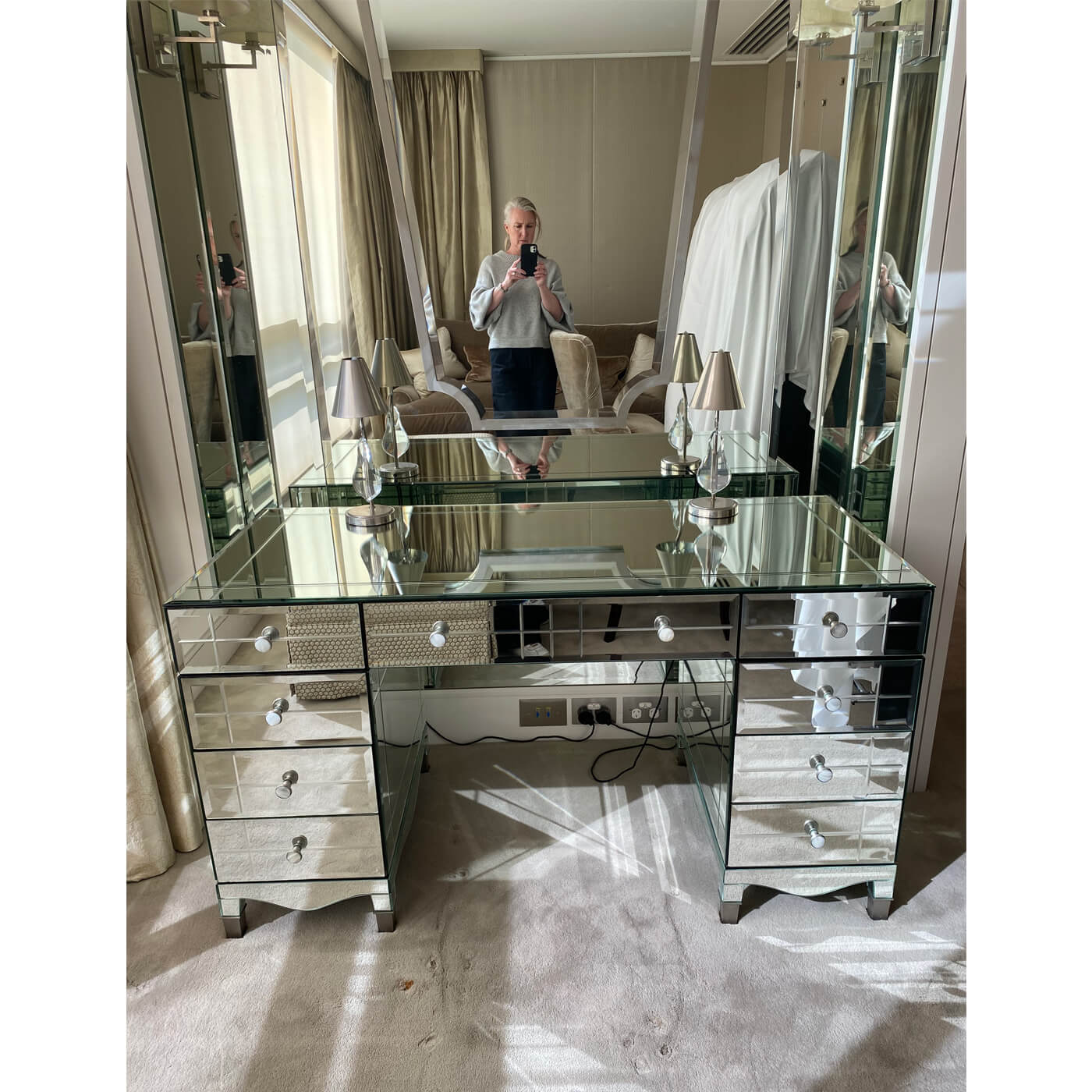 Two-Design-Lovers-Custom-Mirrored-Make-Up-Table