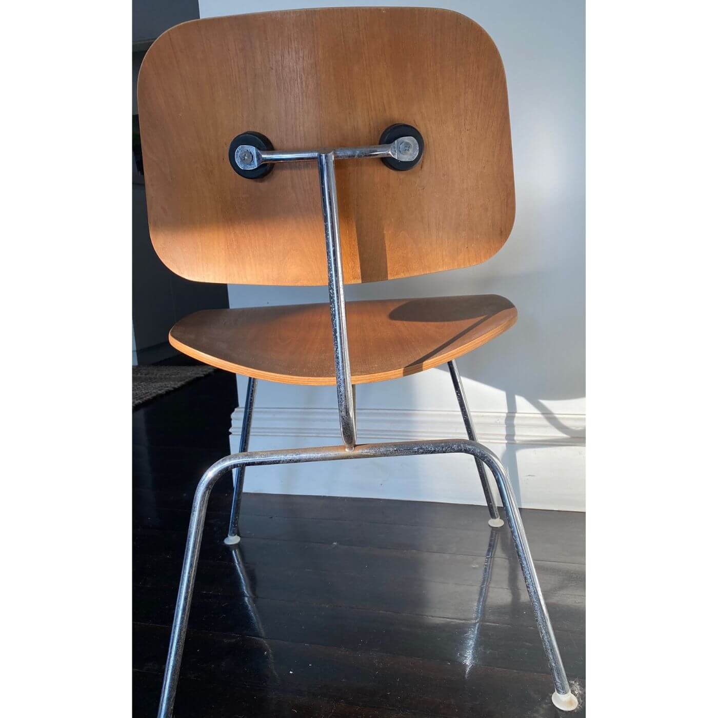 Two-Design-Lovers-Eames-Moulded-plywood-dining-chair-DCM